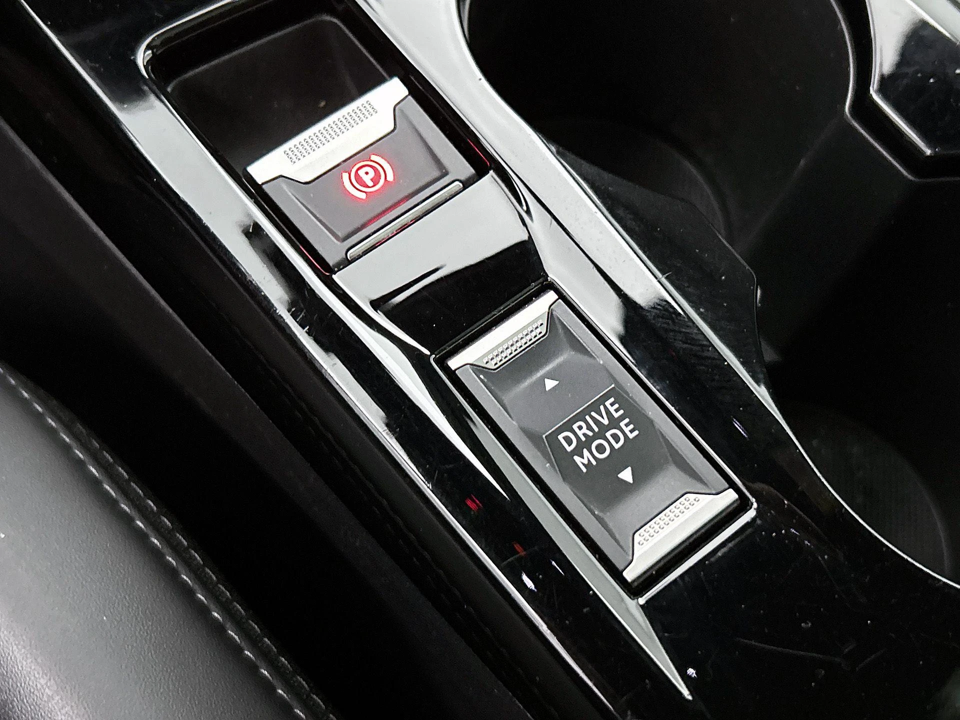 Peugeot-e-2008-image-10