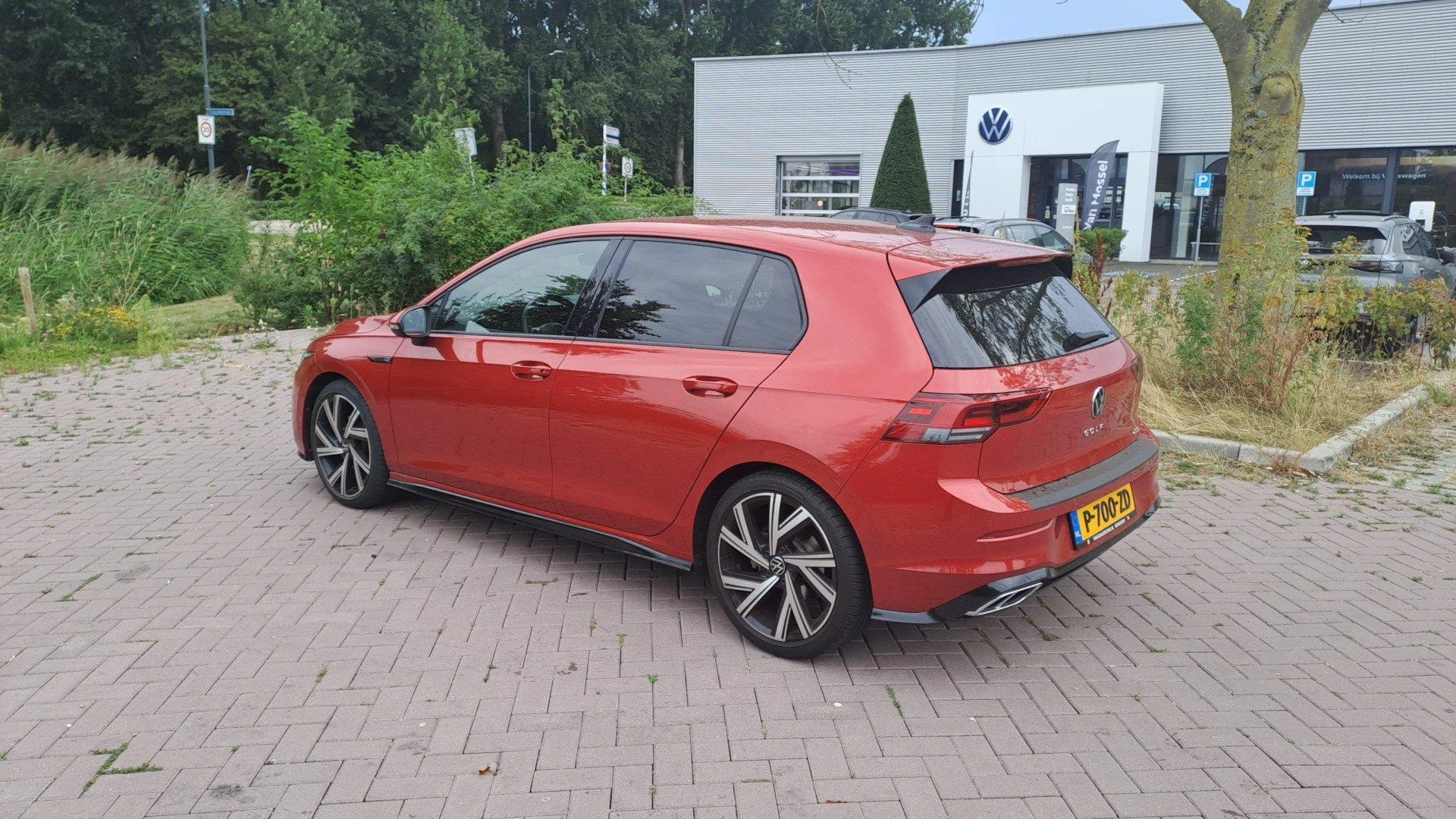 Volkswagen-Golf-image-3