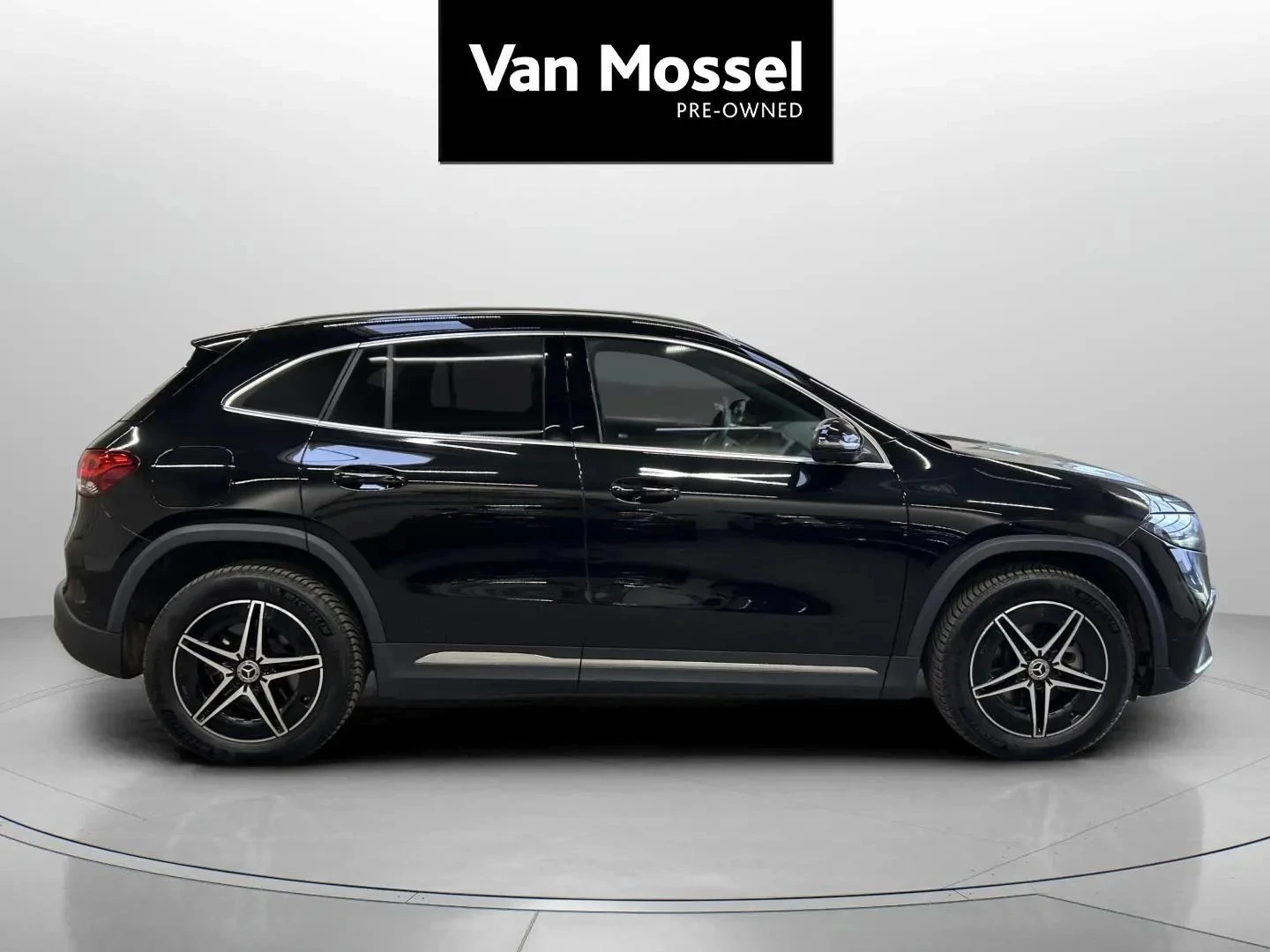 Mercedes-Benz-EQA-image-3