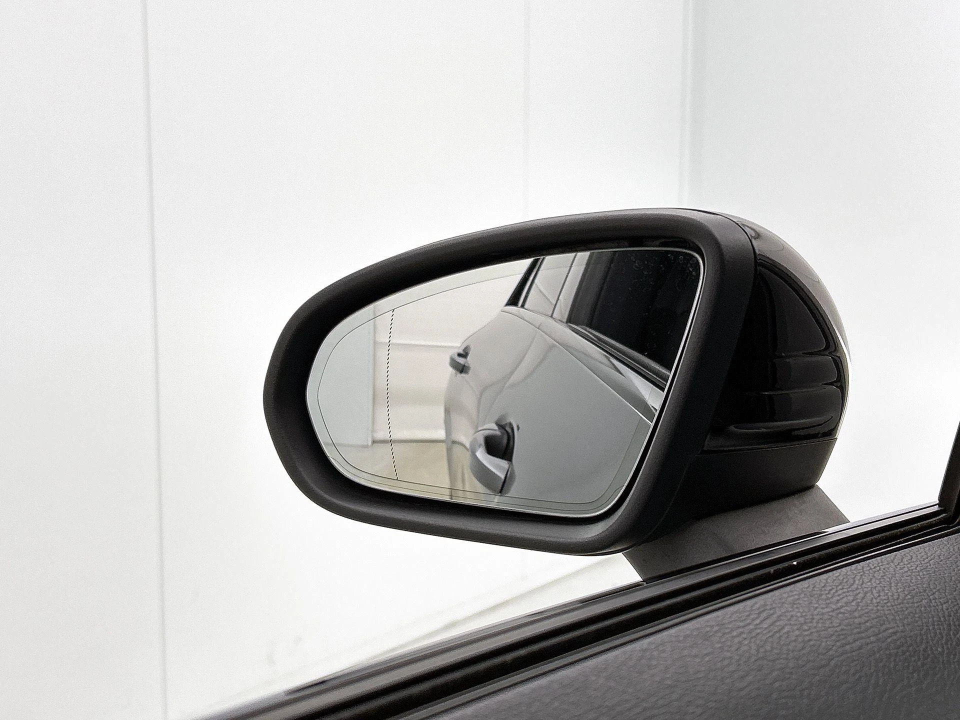 Mercedes-Benz-CLA-image-24