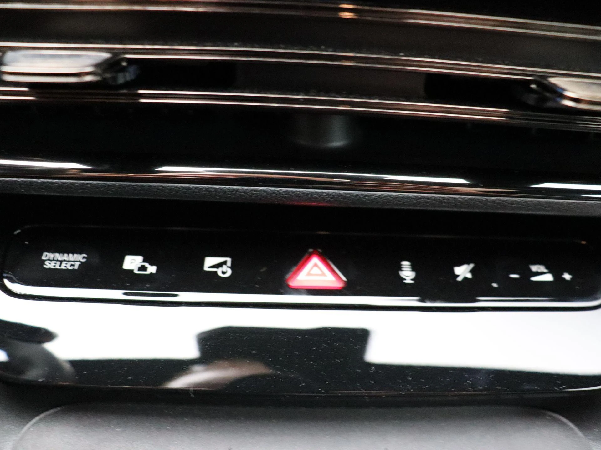 Mercedes-Benz-CLA-image-20