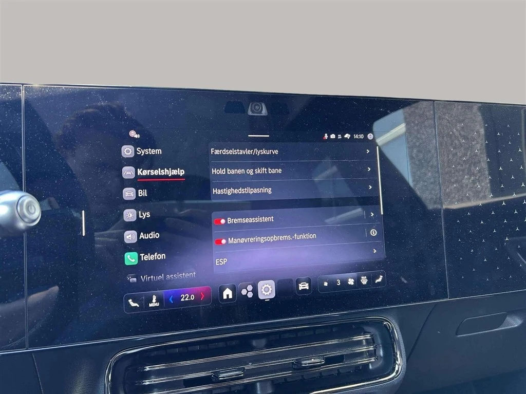 Mercedes-Benz-CLA-image-17