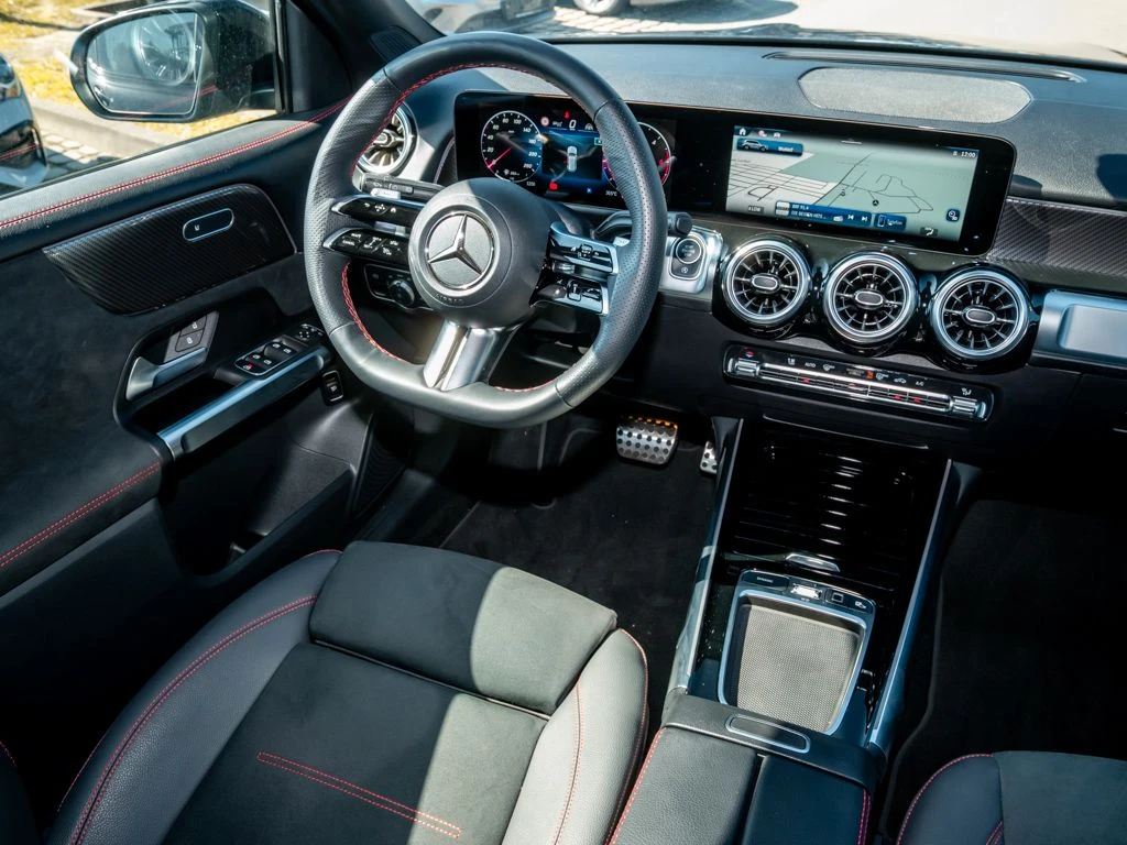 Mercedes-Benz-GLB 200 d-image-9