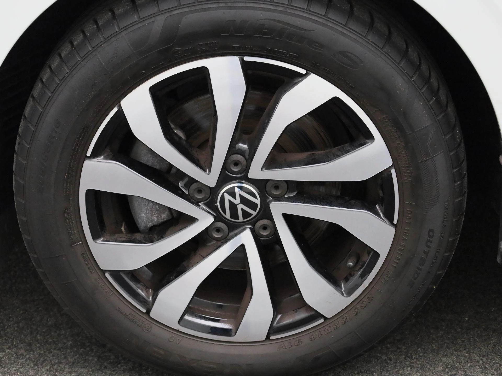 Volkswagen-Golf-image-13