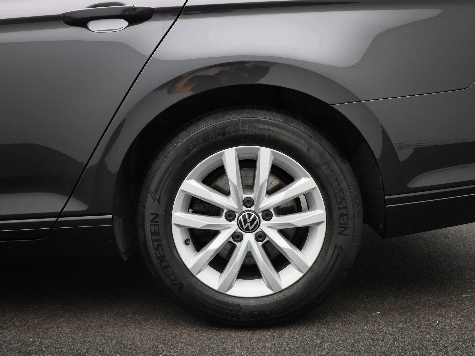 Volkswagen-Passat-image-12