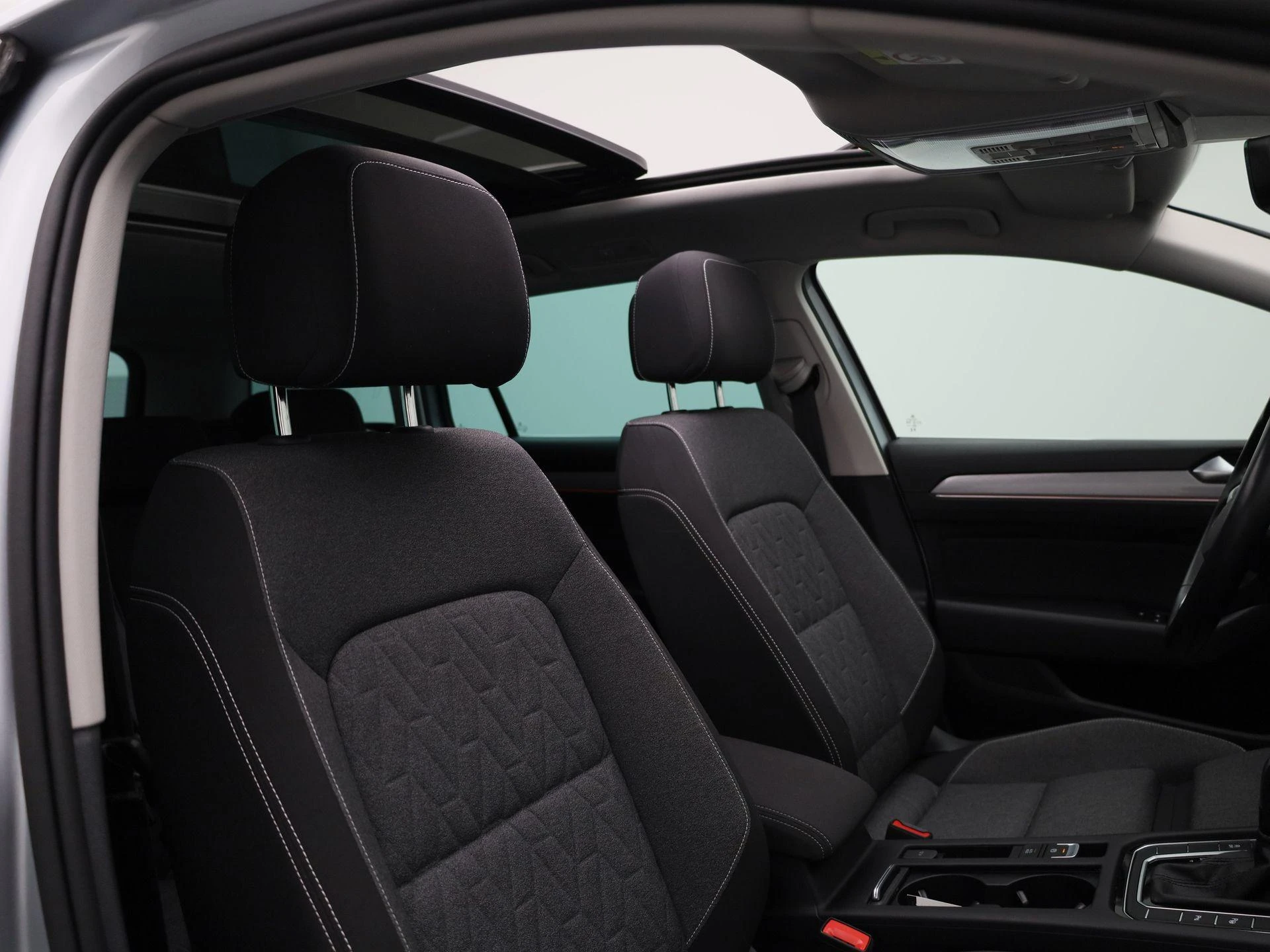 Volkswagen-Passat-image-31