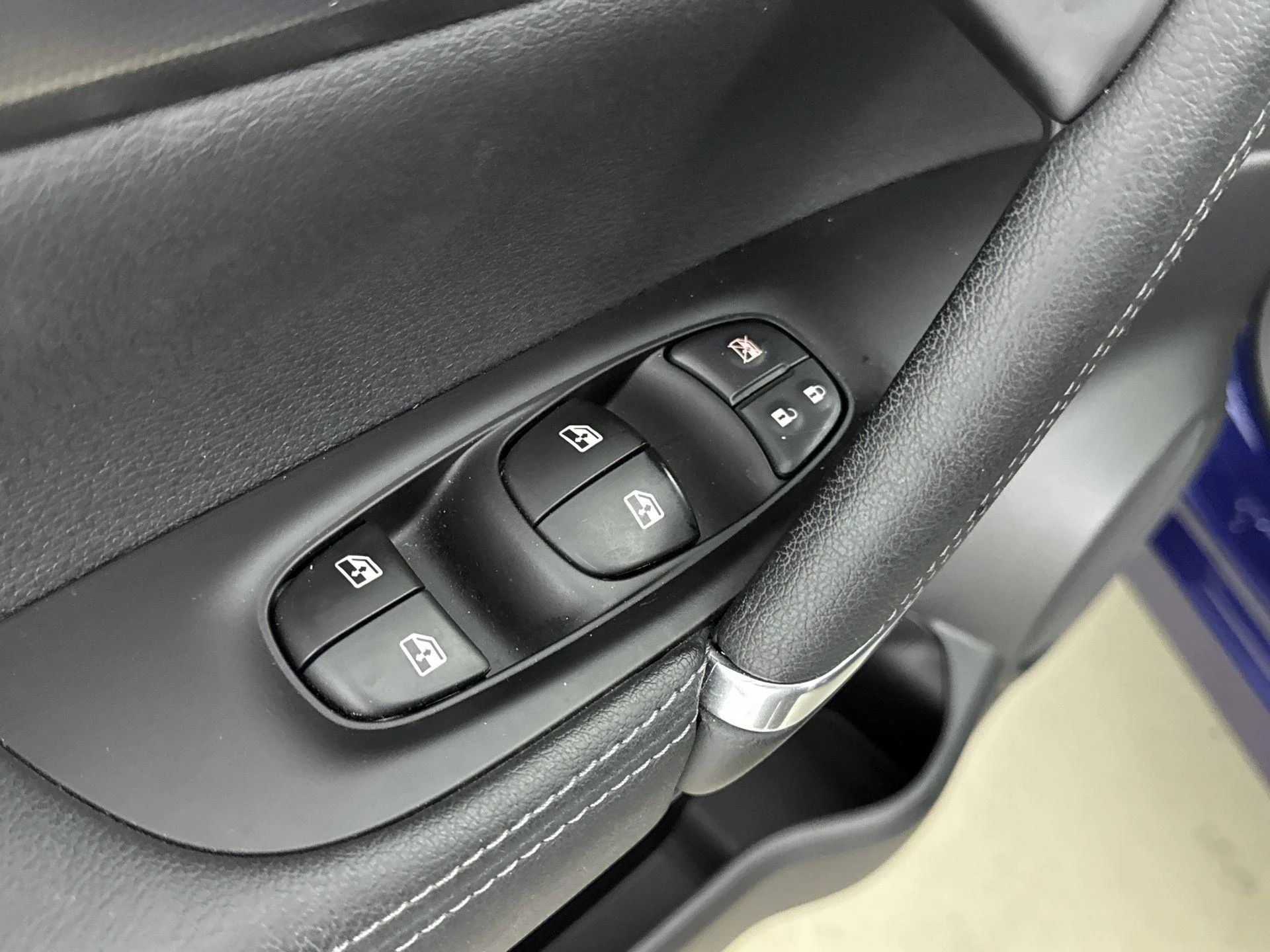 Nissan-QASHQAI-image-25