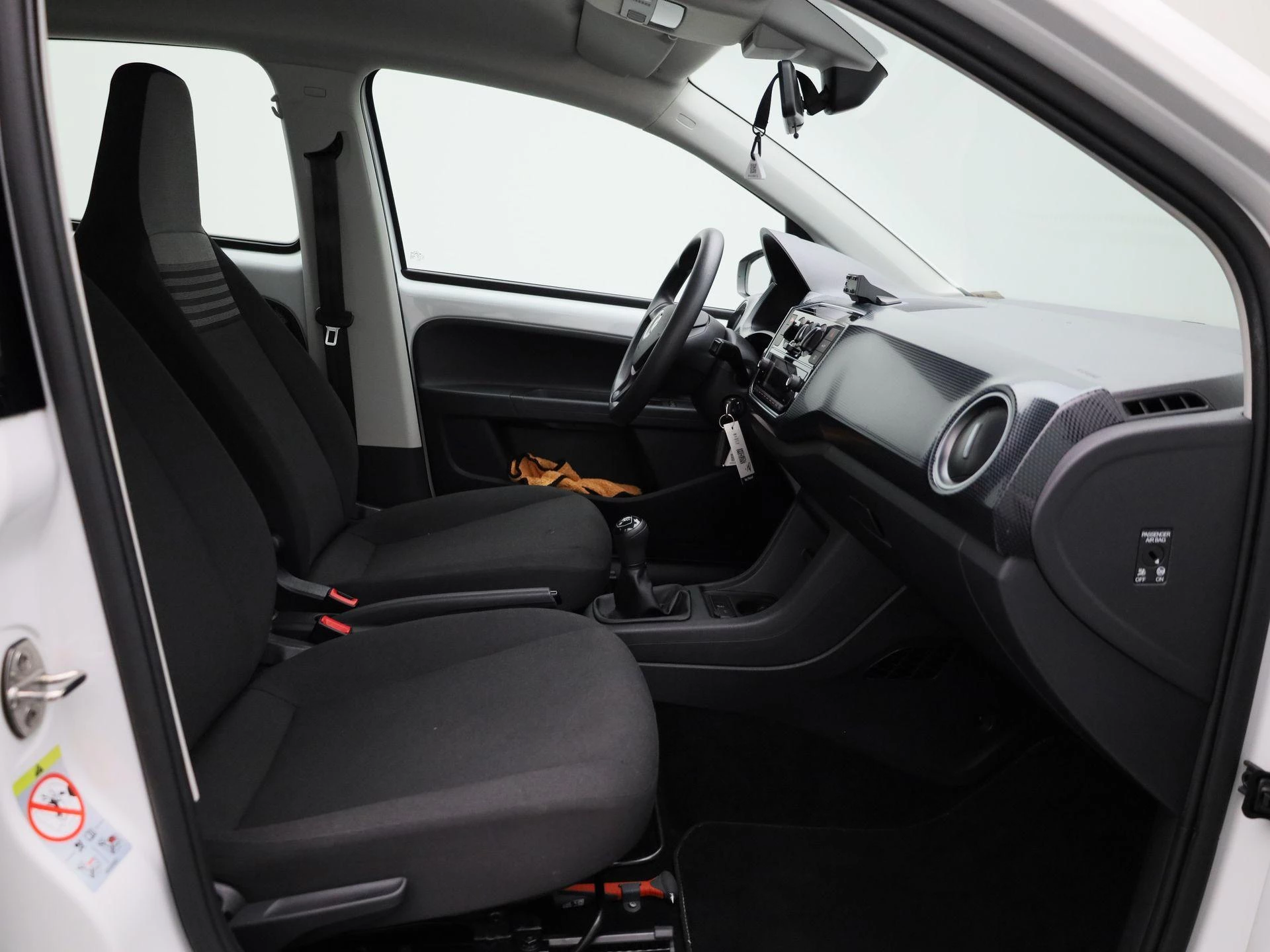 Volkswagen-up!-image-23