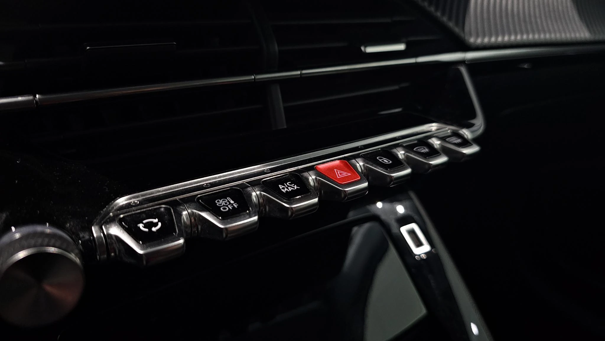 Peugeot-208-image-12