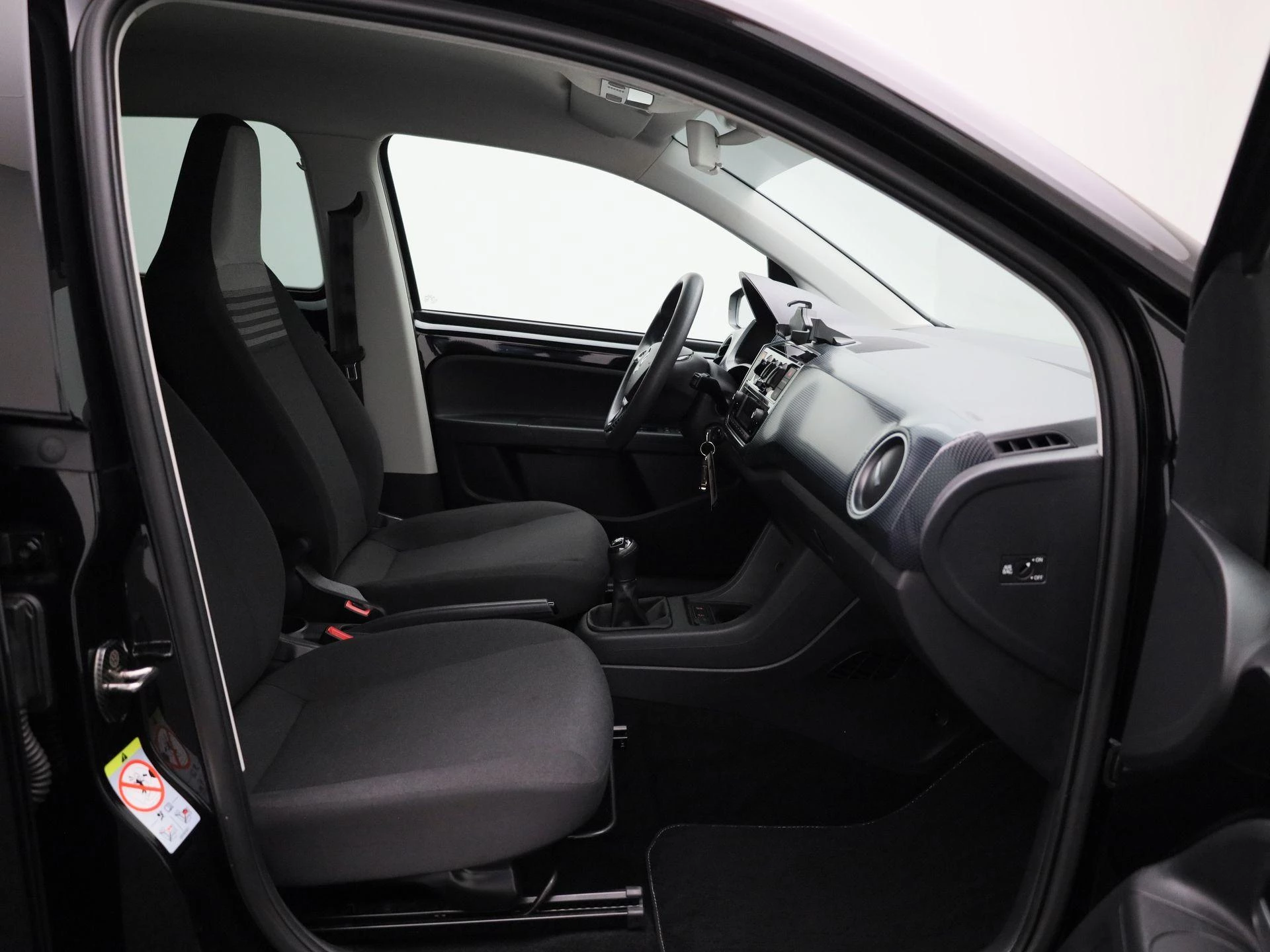 Volkswagen-up!-image-26
