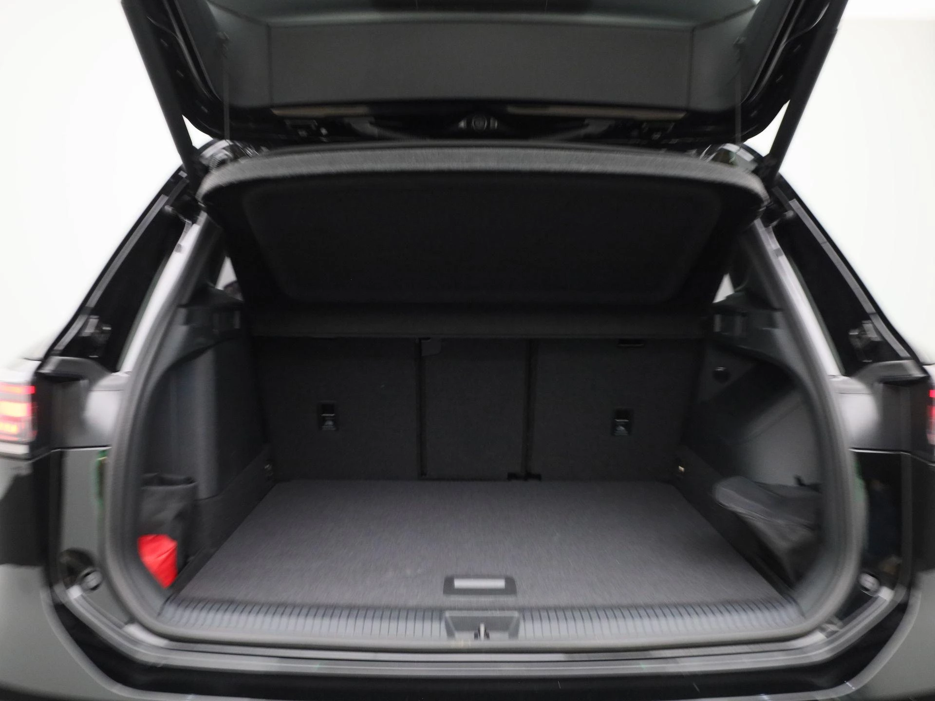 Volkswagen-Tiguan-image-13