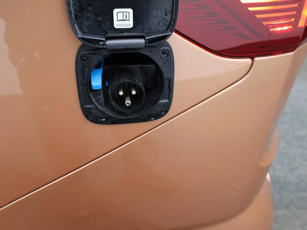Volkswagen-Multivan-image-23