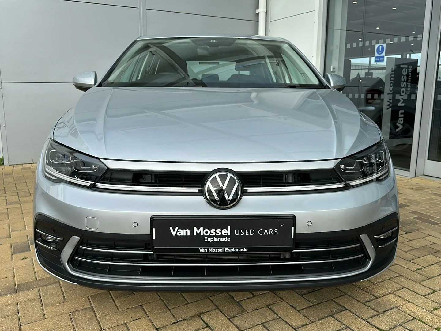 Volkswagen-Polo-image-4