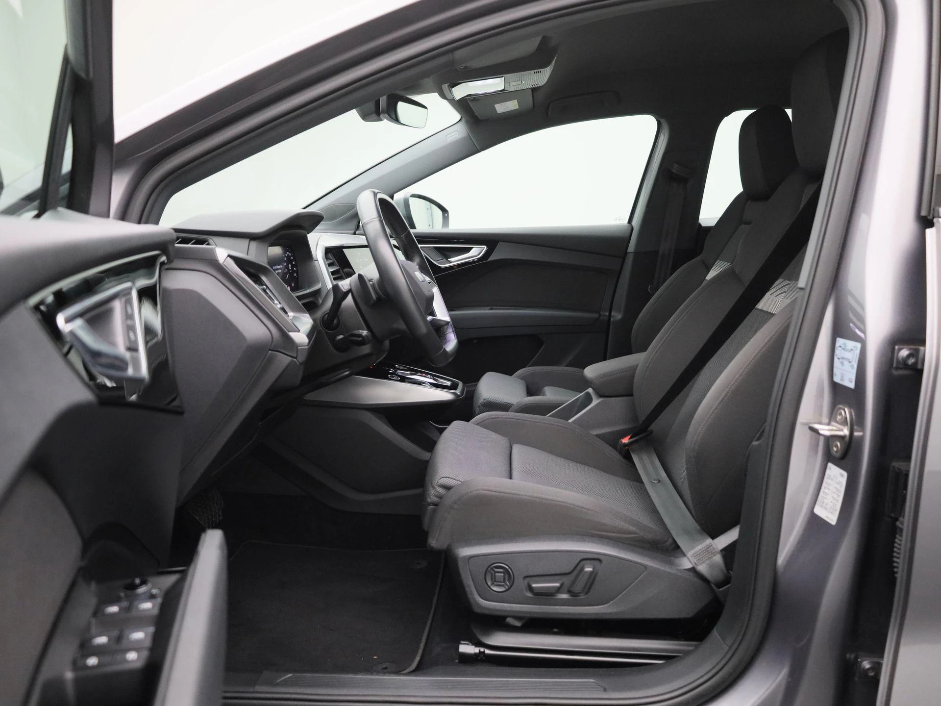 Audi-Q4 e-tron-image-14