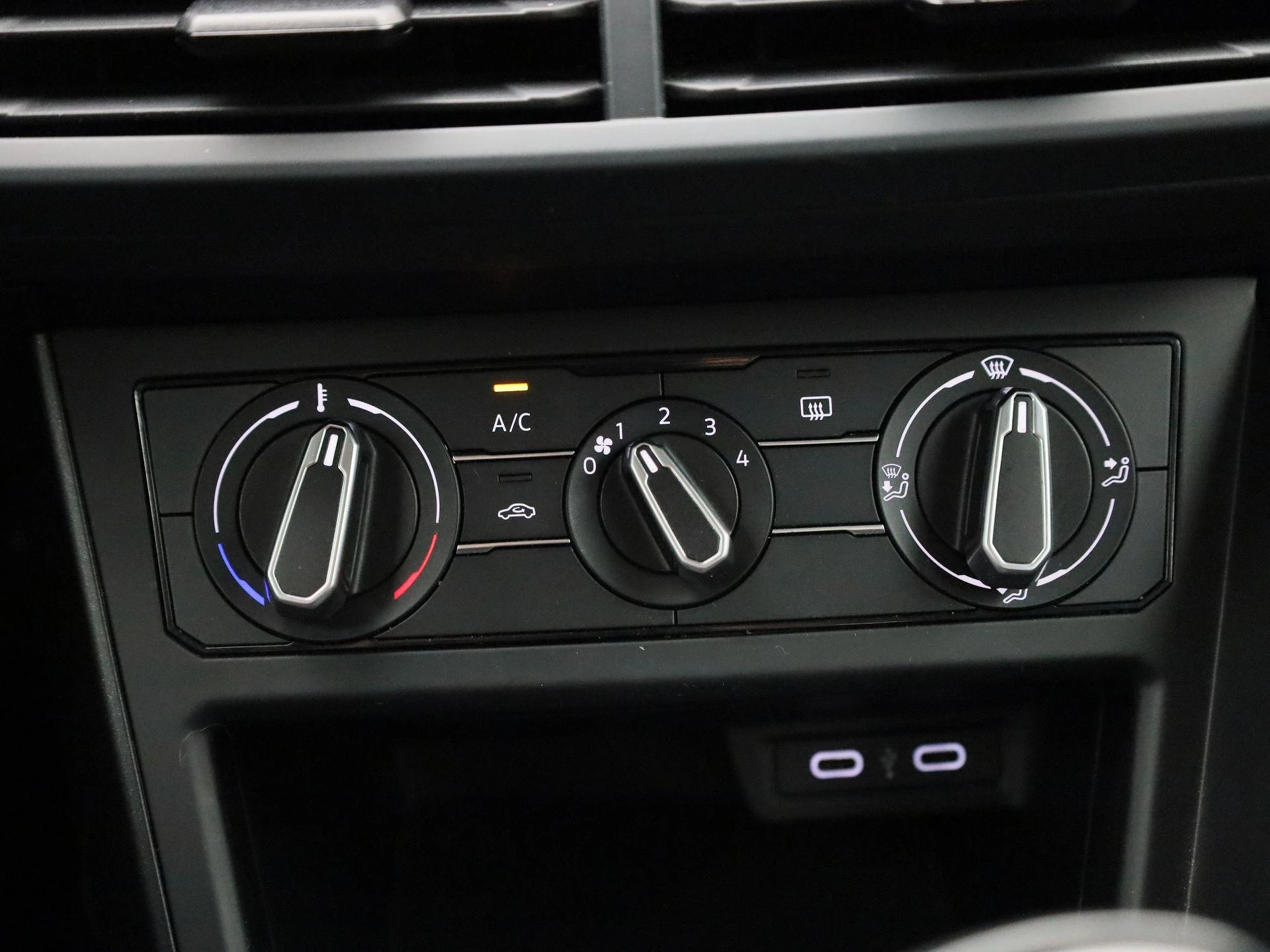 Volkswagen-Polo-image-16