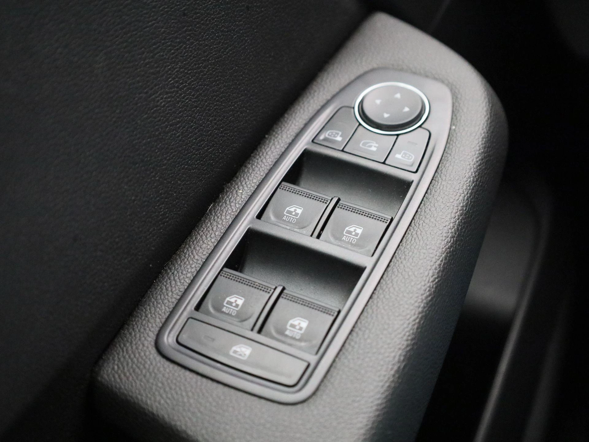 Renault-Clio-image-25