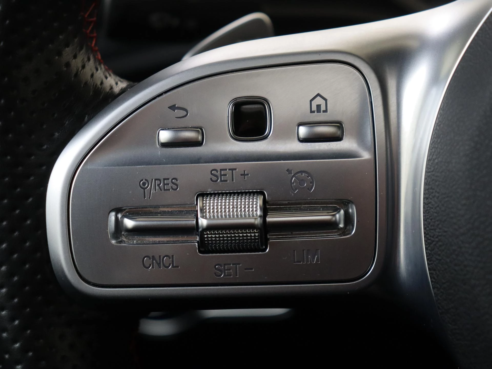 Mercedes-Benz-A-Klasse-image-13