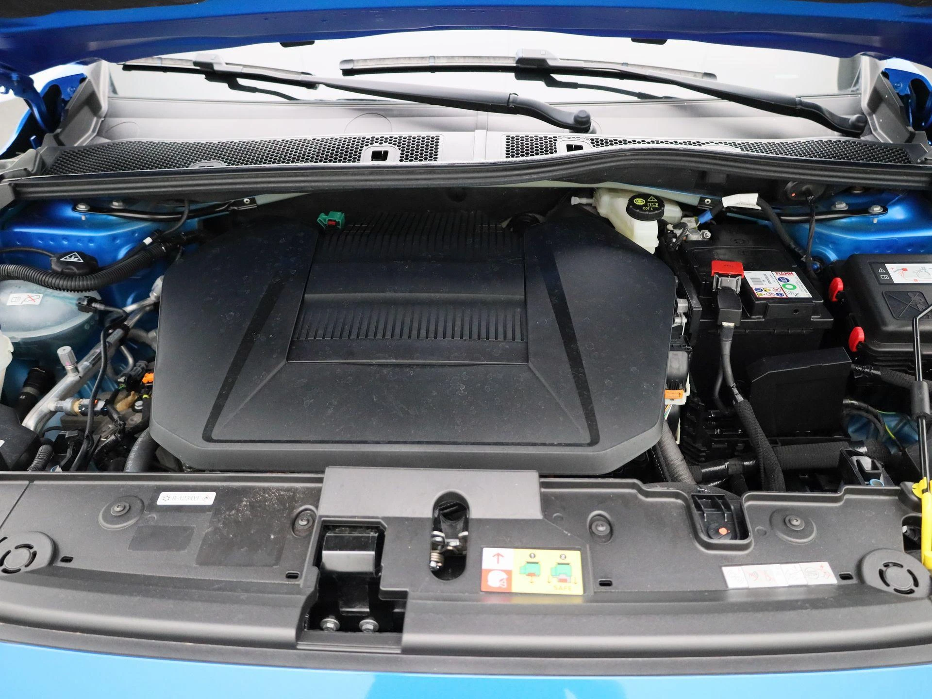 Peugeot-e-208-image-39