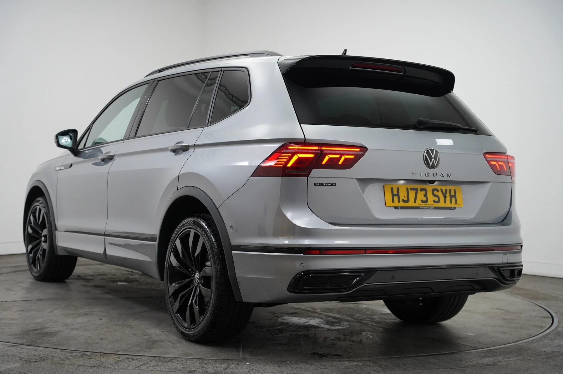 Volkswagen-Tiguan Allspace-image-2