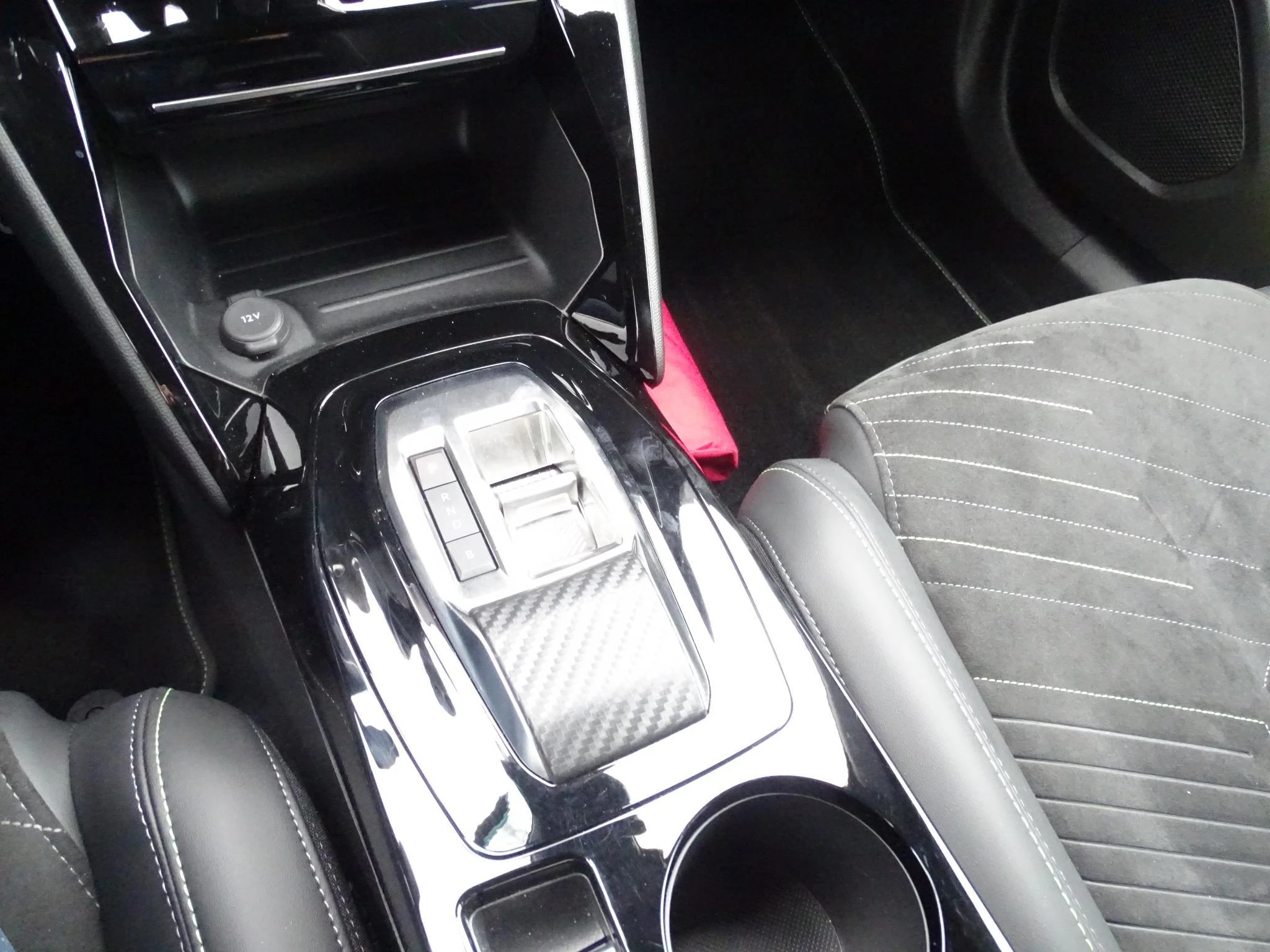 Peugeot-e-2008-image-11