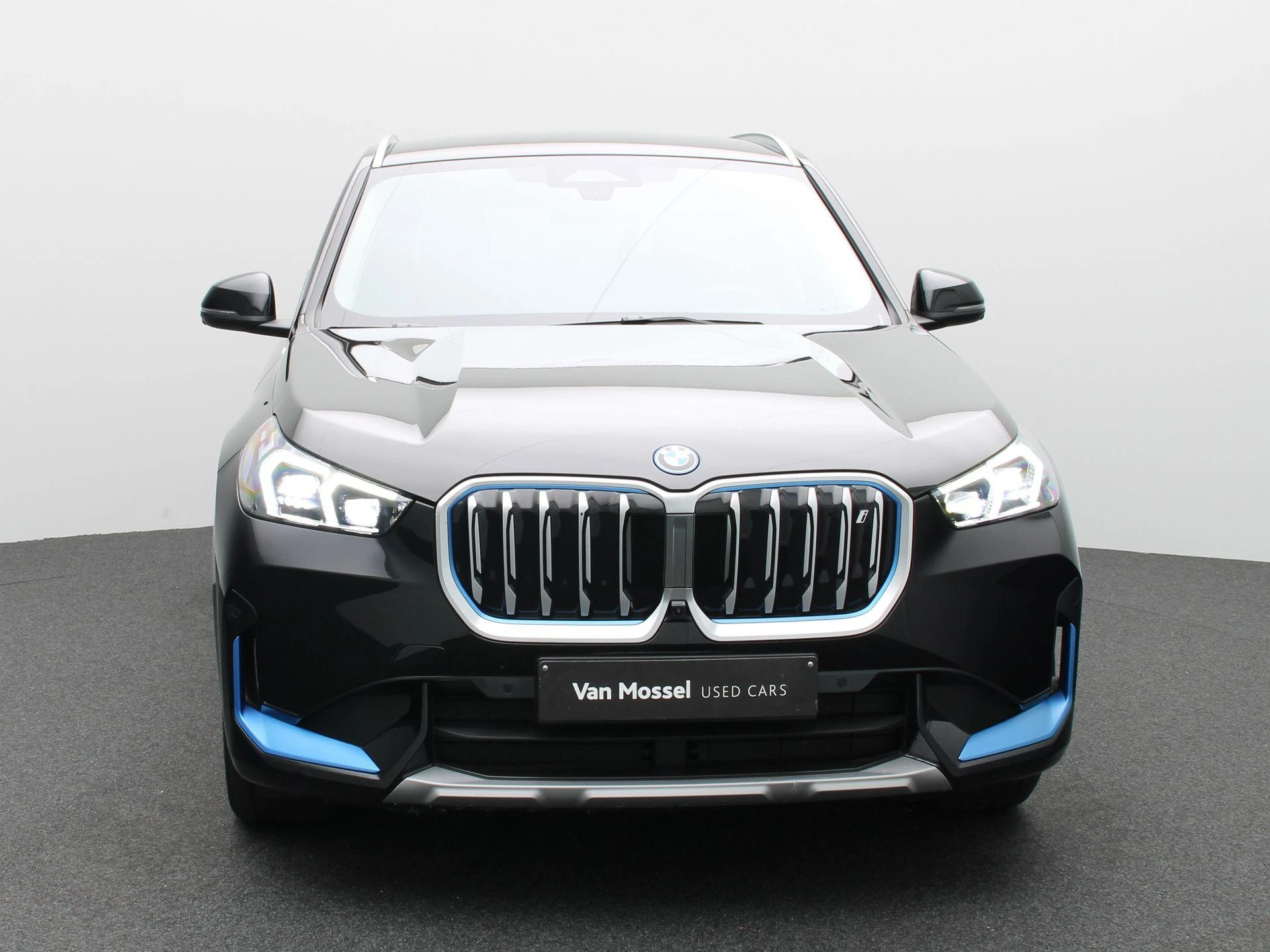 BMW-iX1-image-2