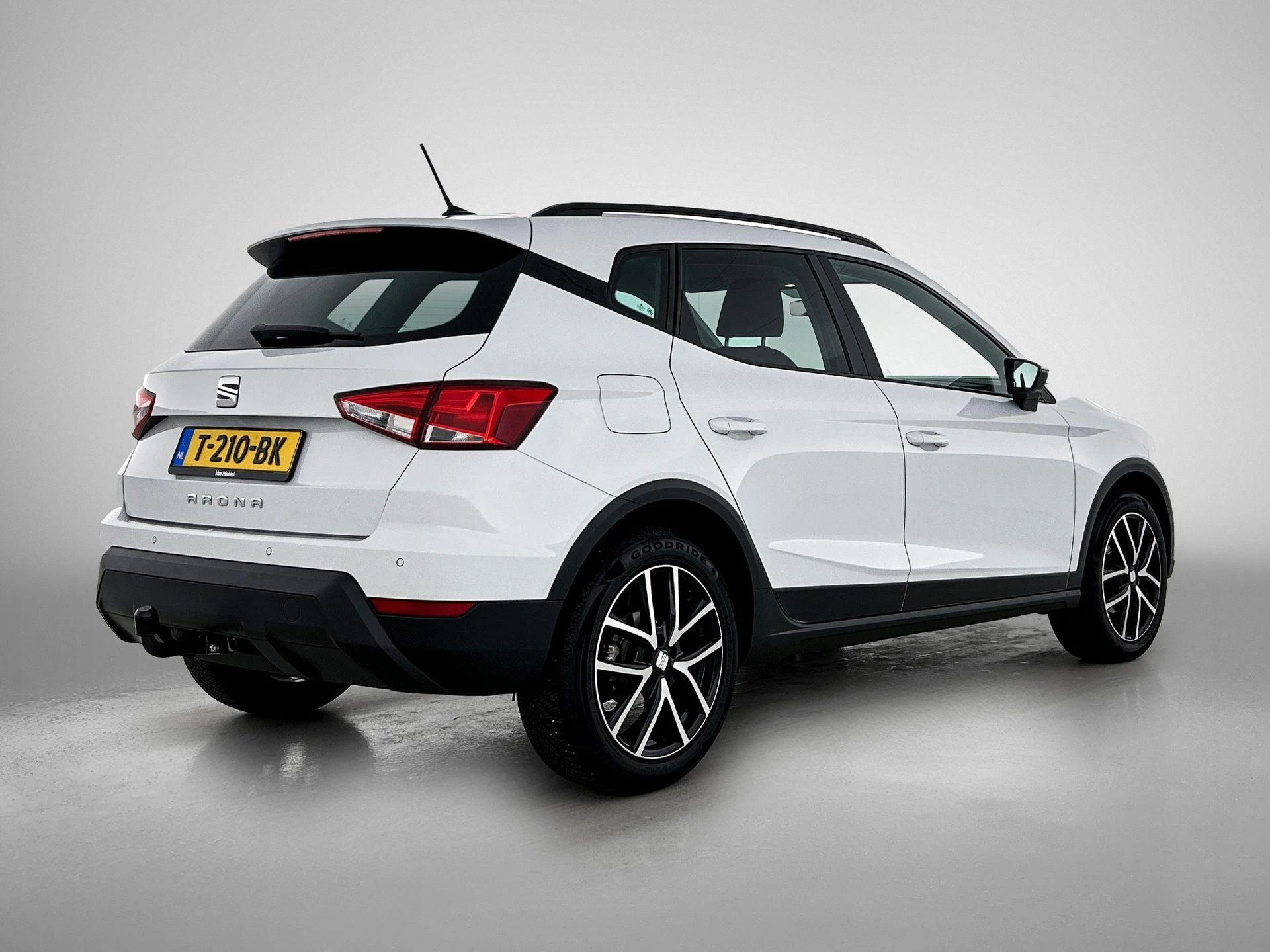 SEAT-Arona-image-2