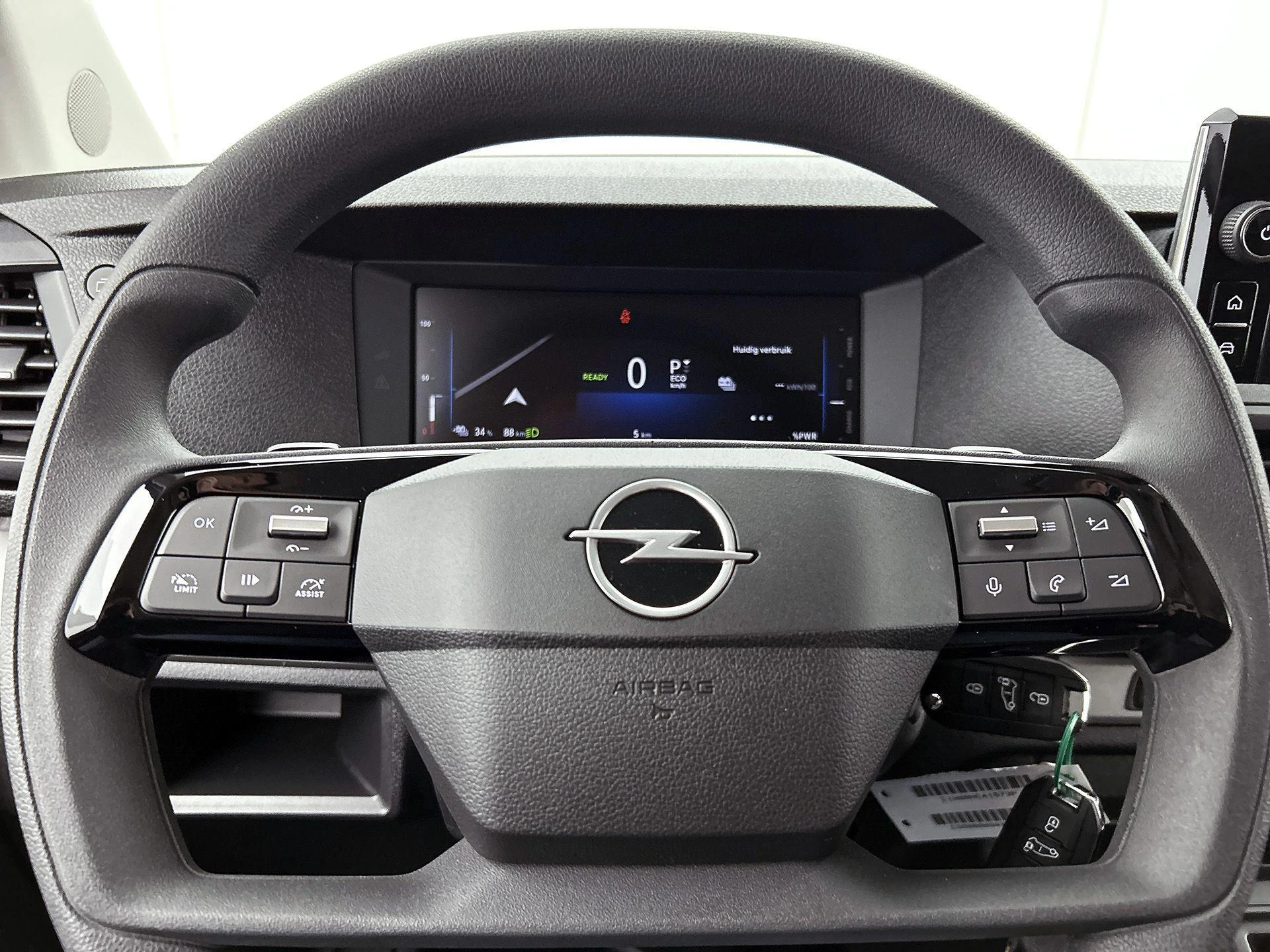 Opel-Vivaro-image-8