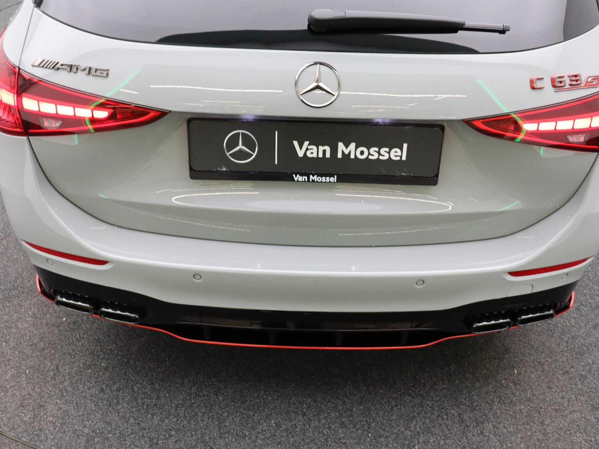 Mercedes-Benz-C-Klasse-image-21