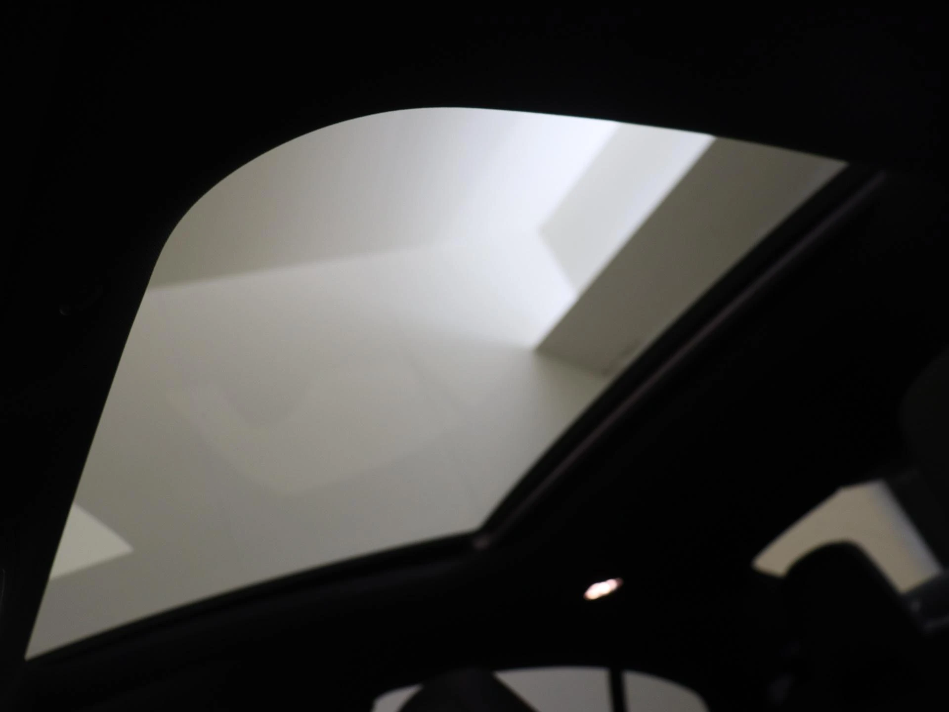 Mercedes-Benz-CLA-image-25