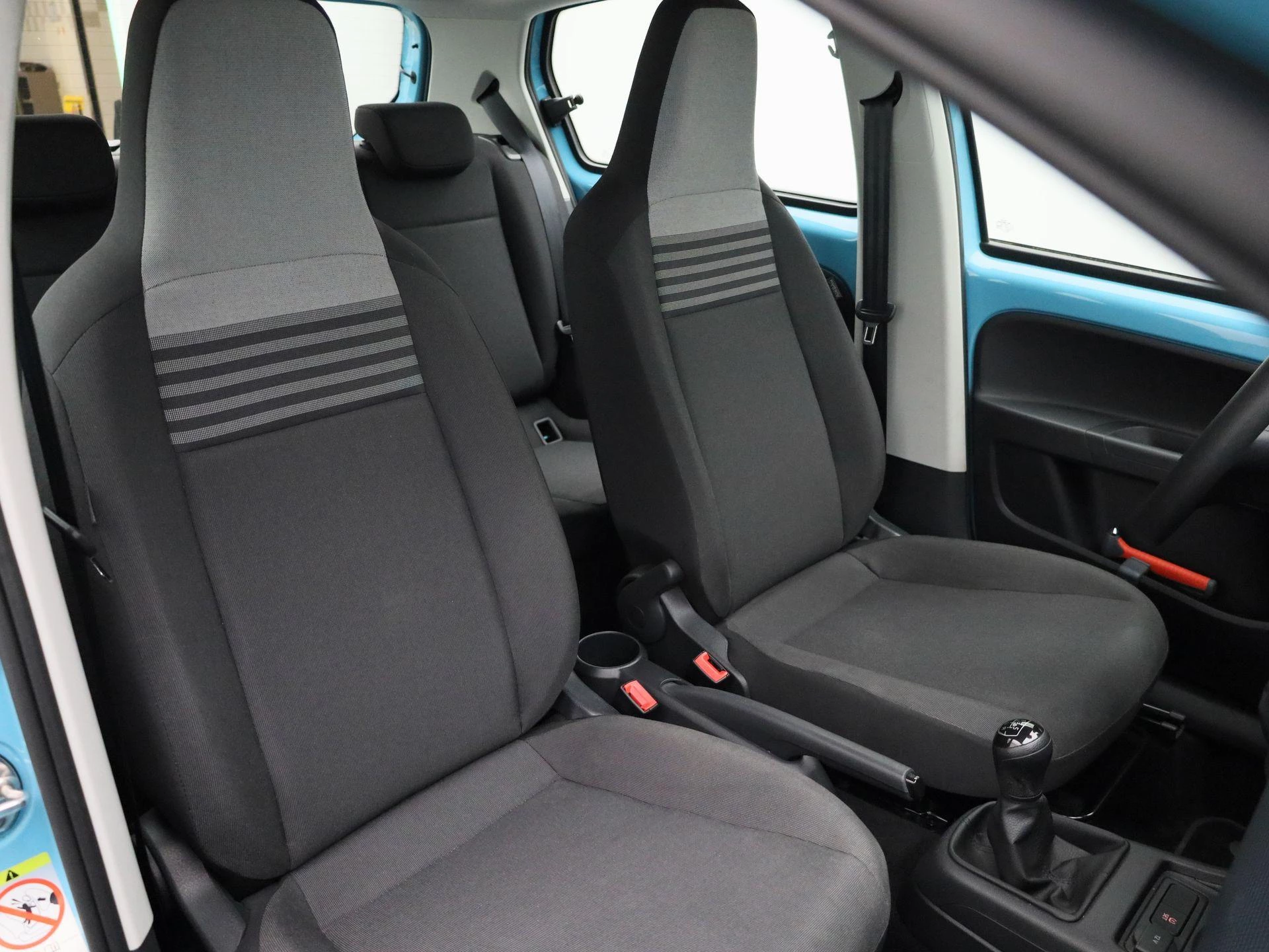 Volkswagen-up!-image-28
