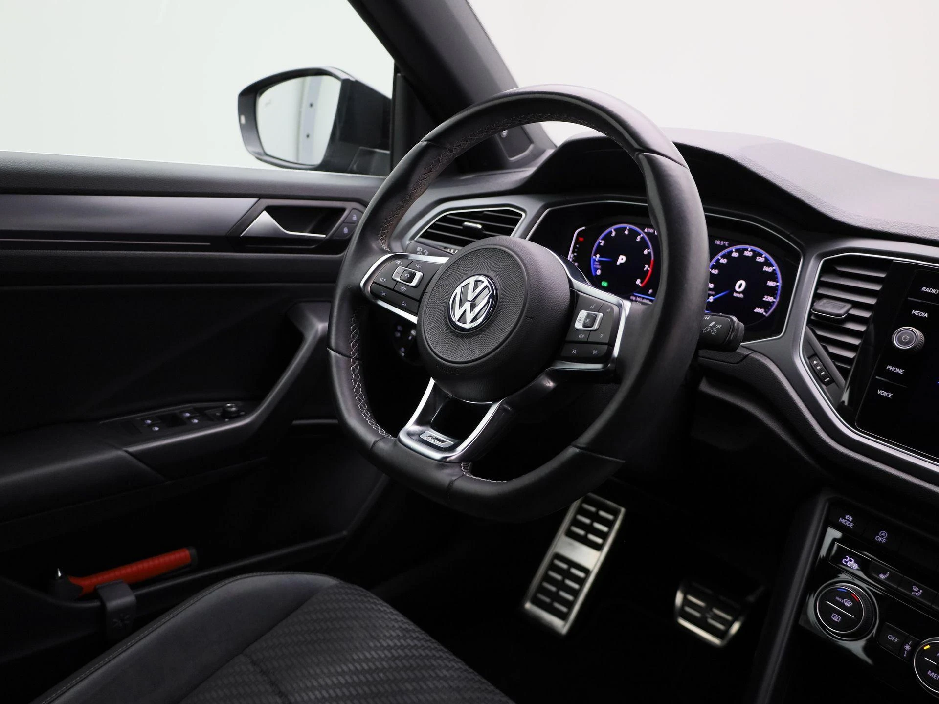 Volkswagen-T-Roc-image-8