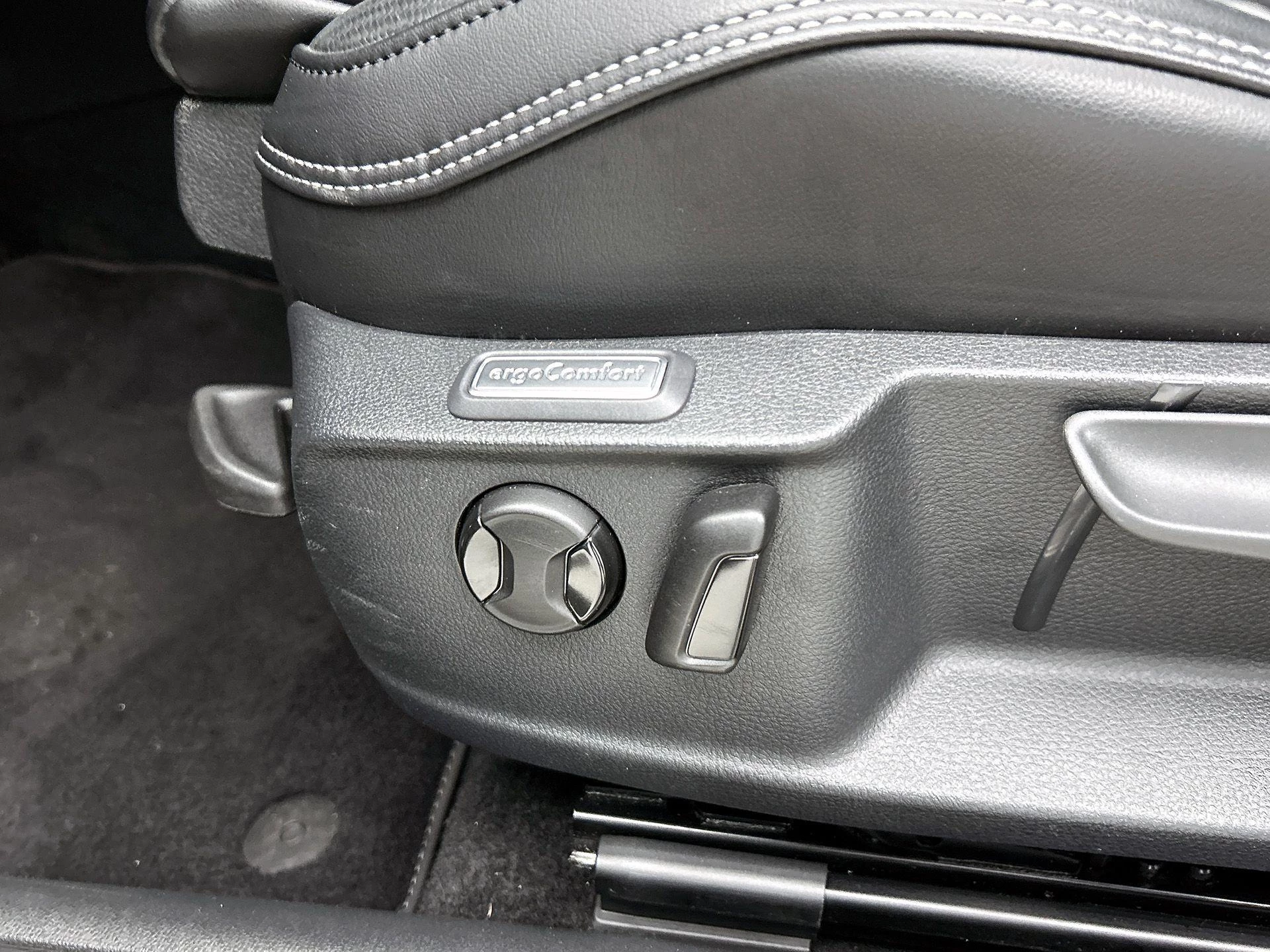 Volkswagen-Passat-image-27