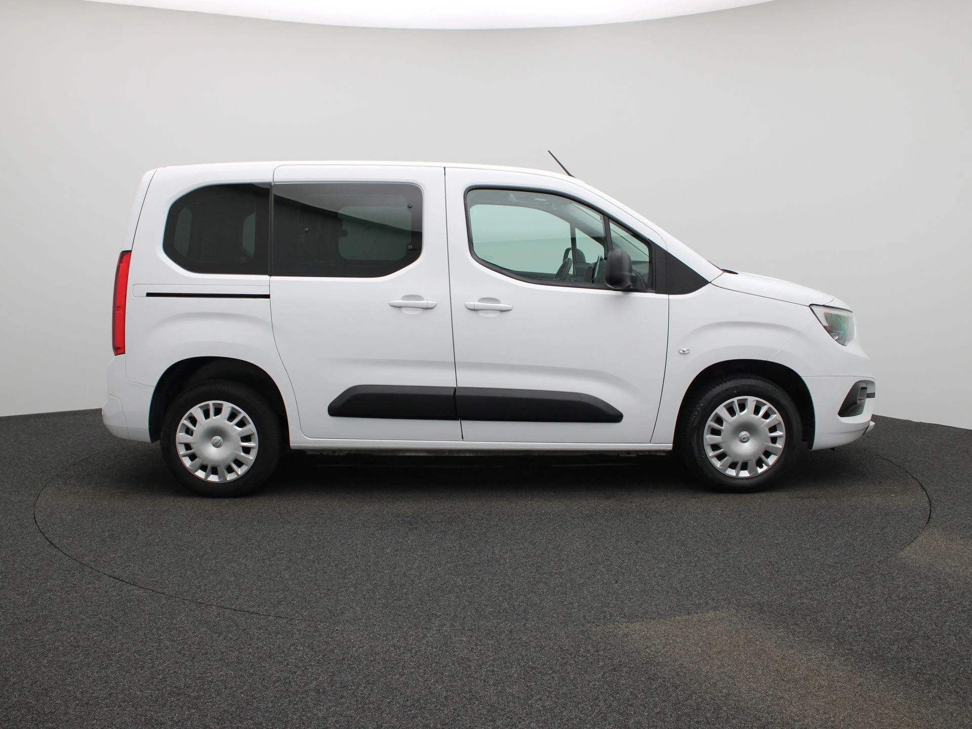 Opel-Combo Life-image-5