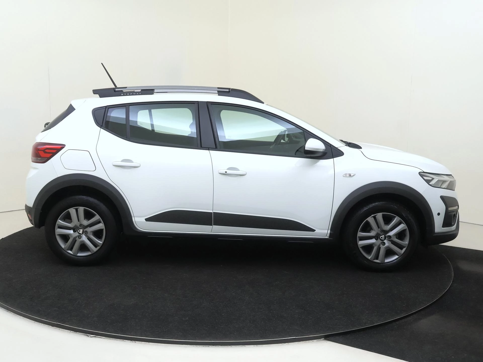 Dacia-Sandero Stepway-image-5