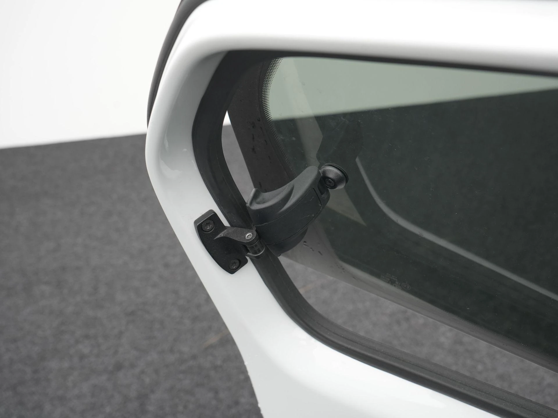 Volkswagen-e-up!-image-21