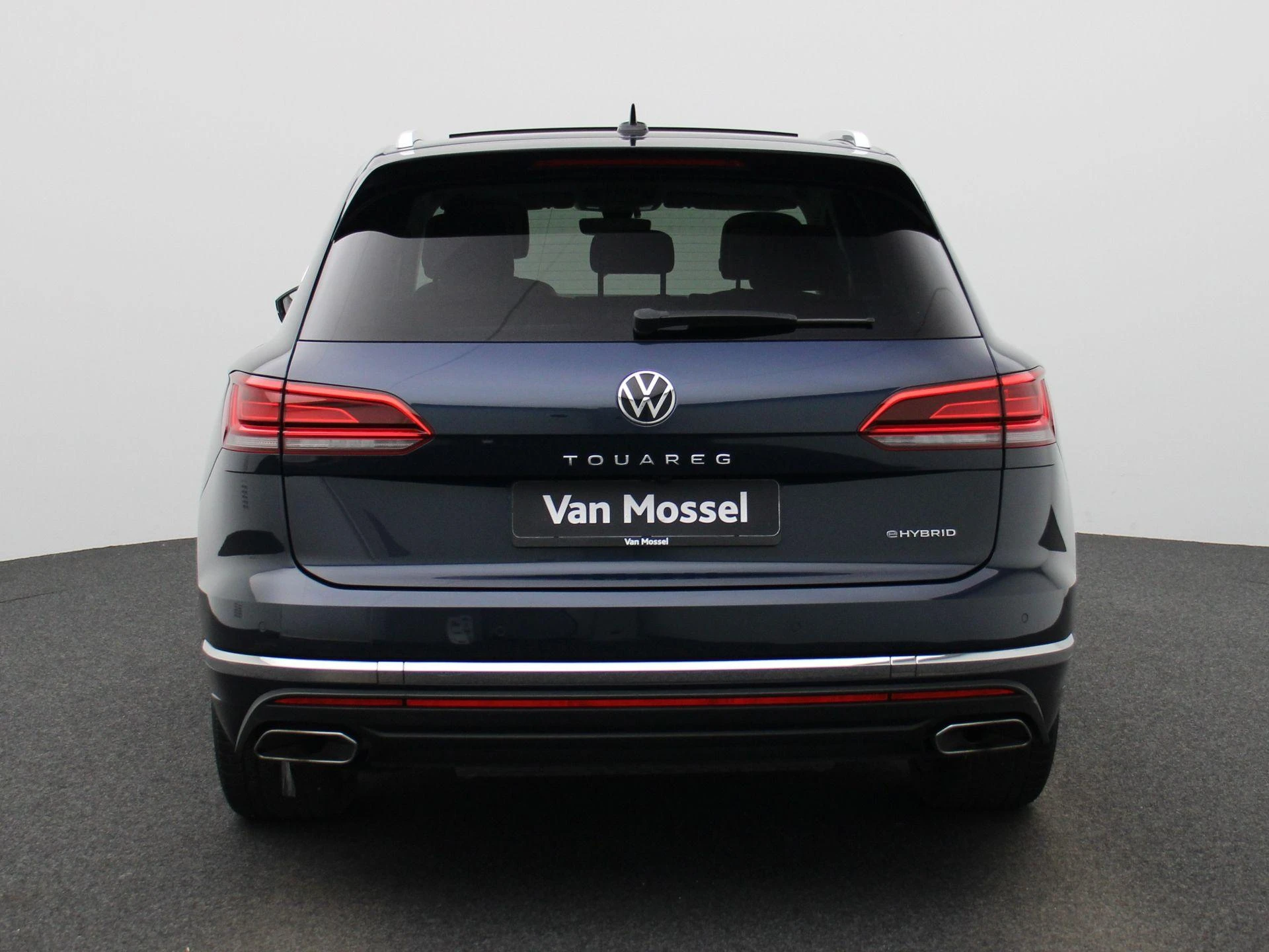 Volkswagen-Touareg-image-4