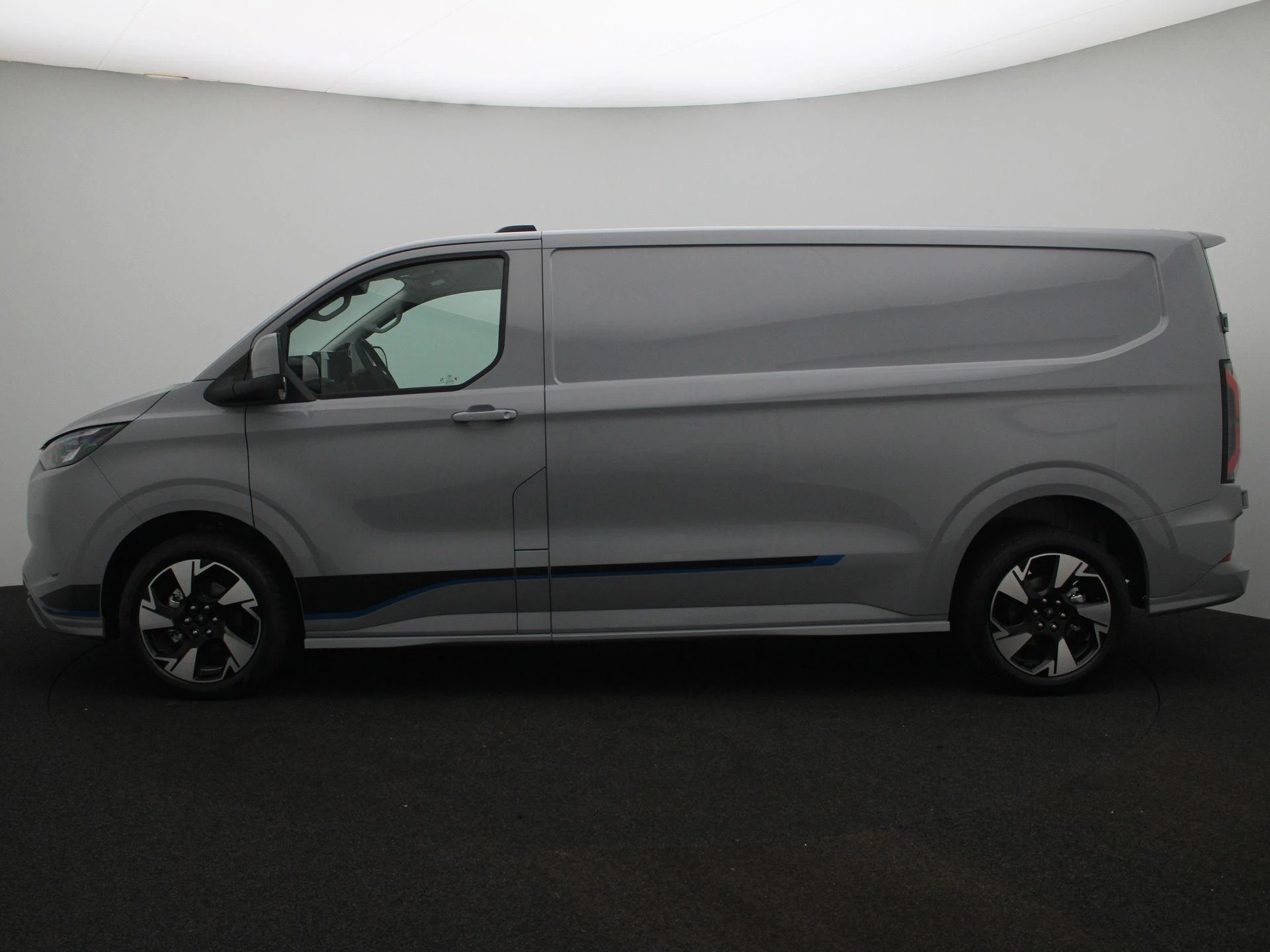 Ford-Transit Custom-image-3