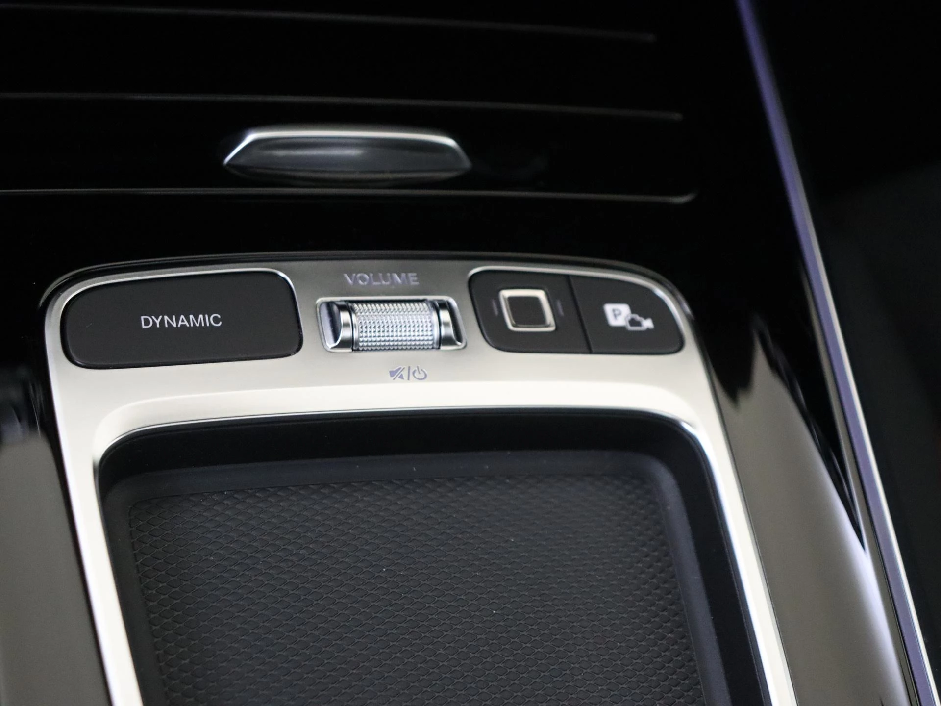 Mercedes-Benz-GLA-image-20