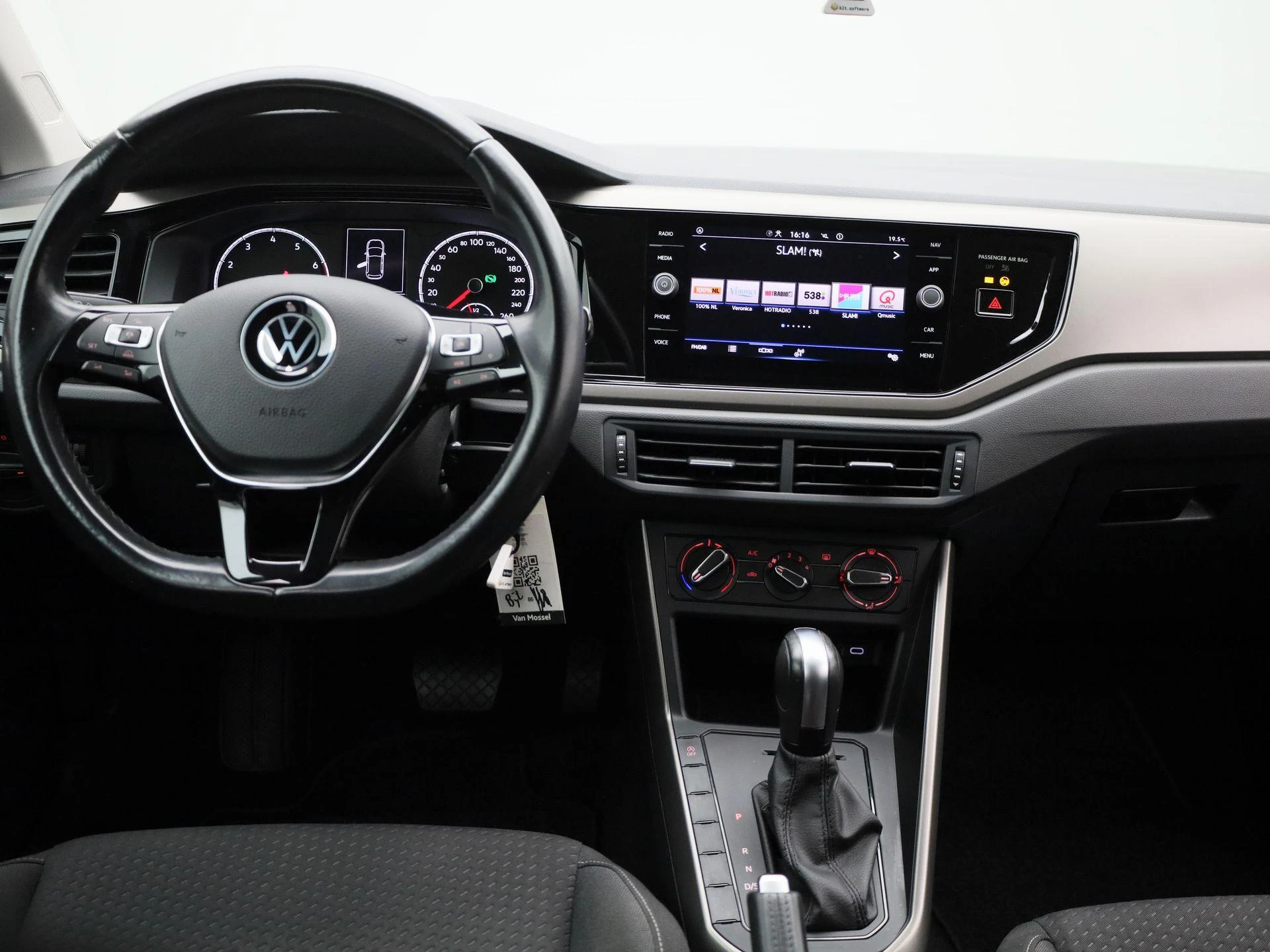 Volkswagen-Polo-image-6