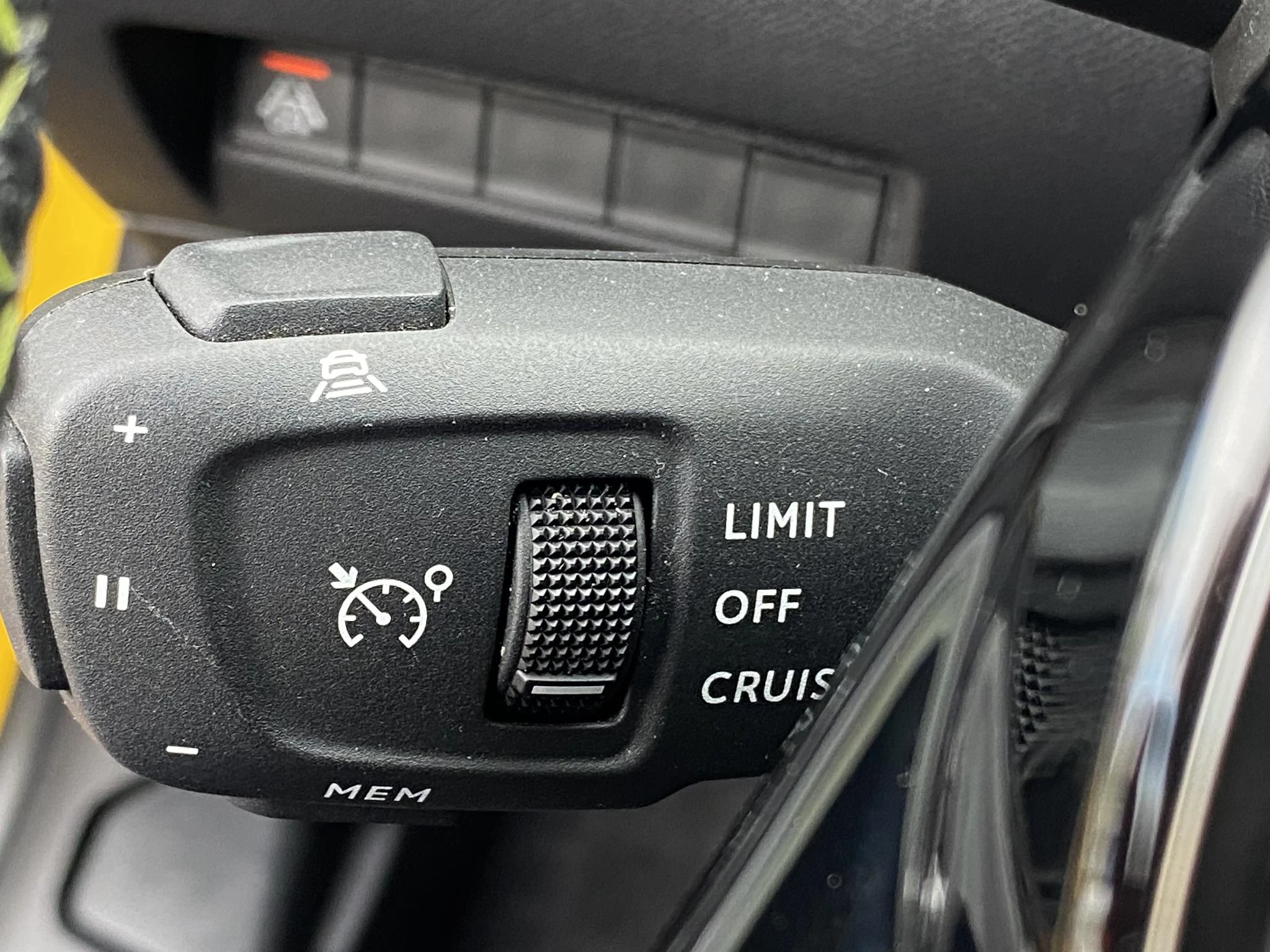 Peugeot-208-image-8