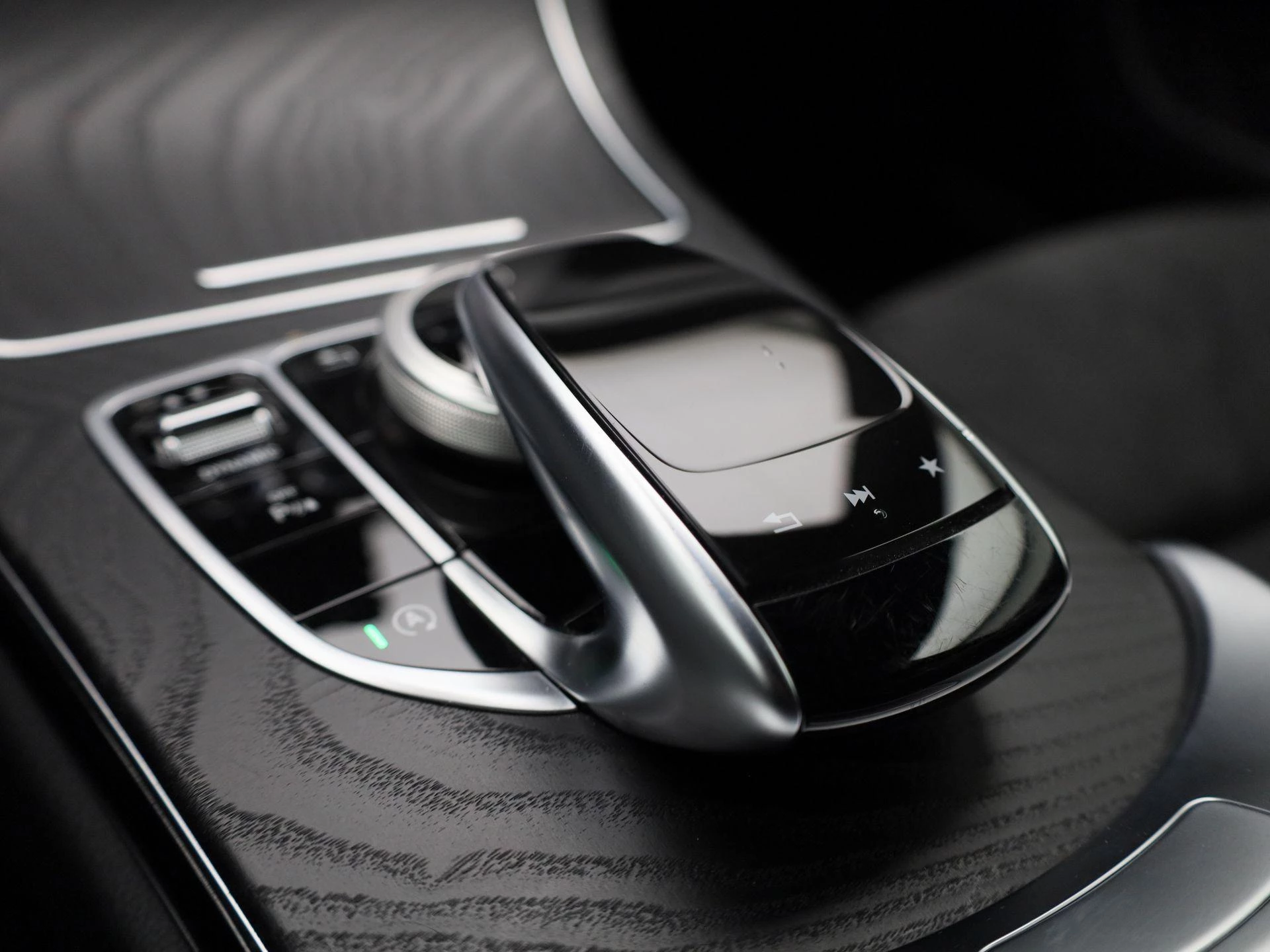 Mercedes-Benz-C-Klasse-image-20