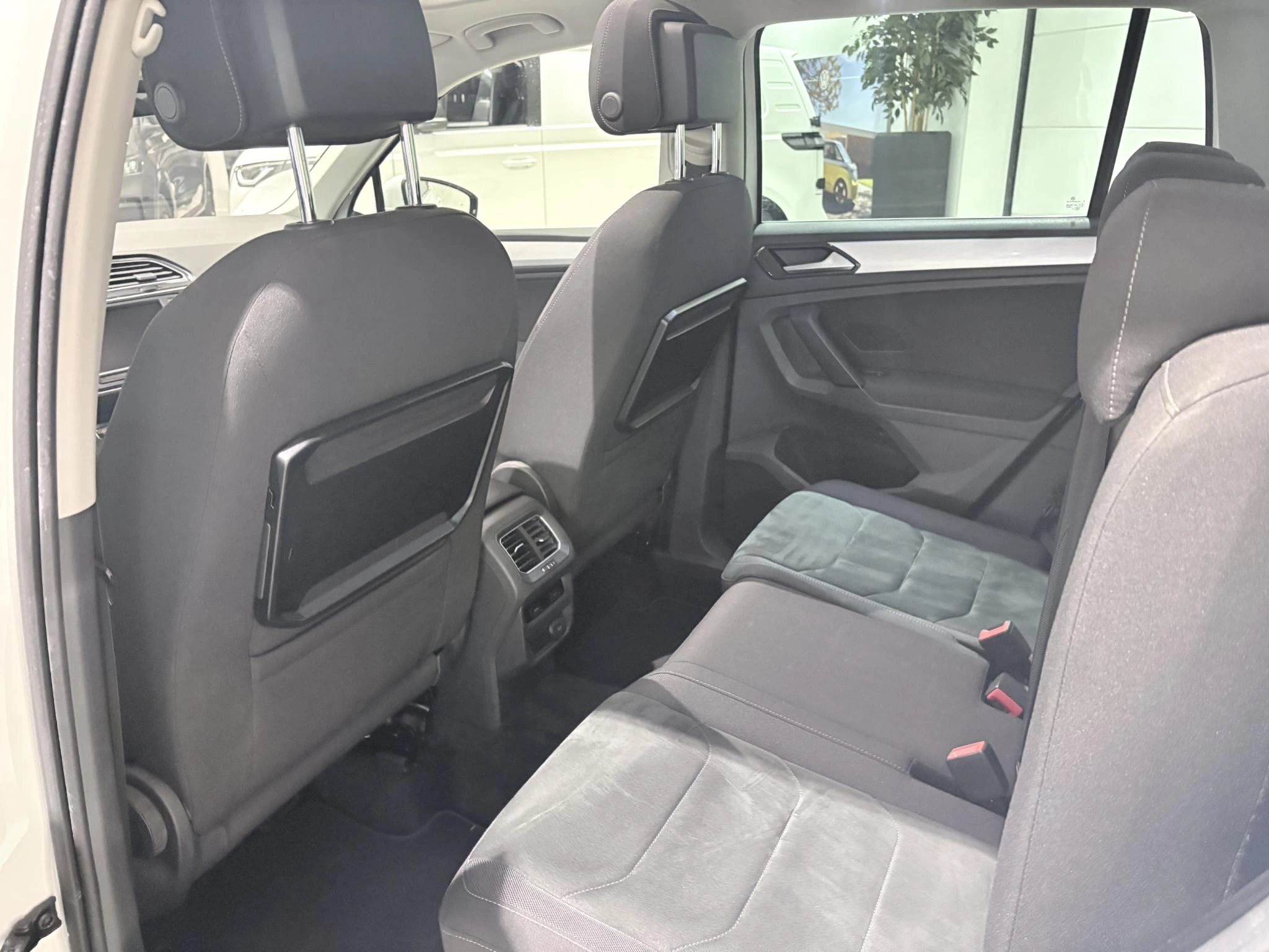 Volkswagen-Tiguan-image-9