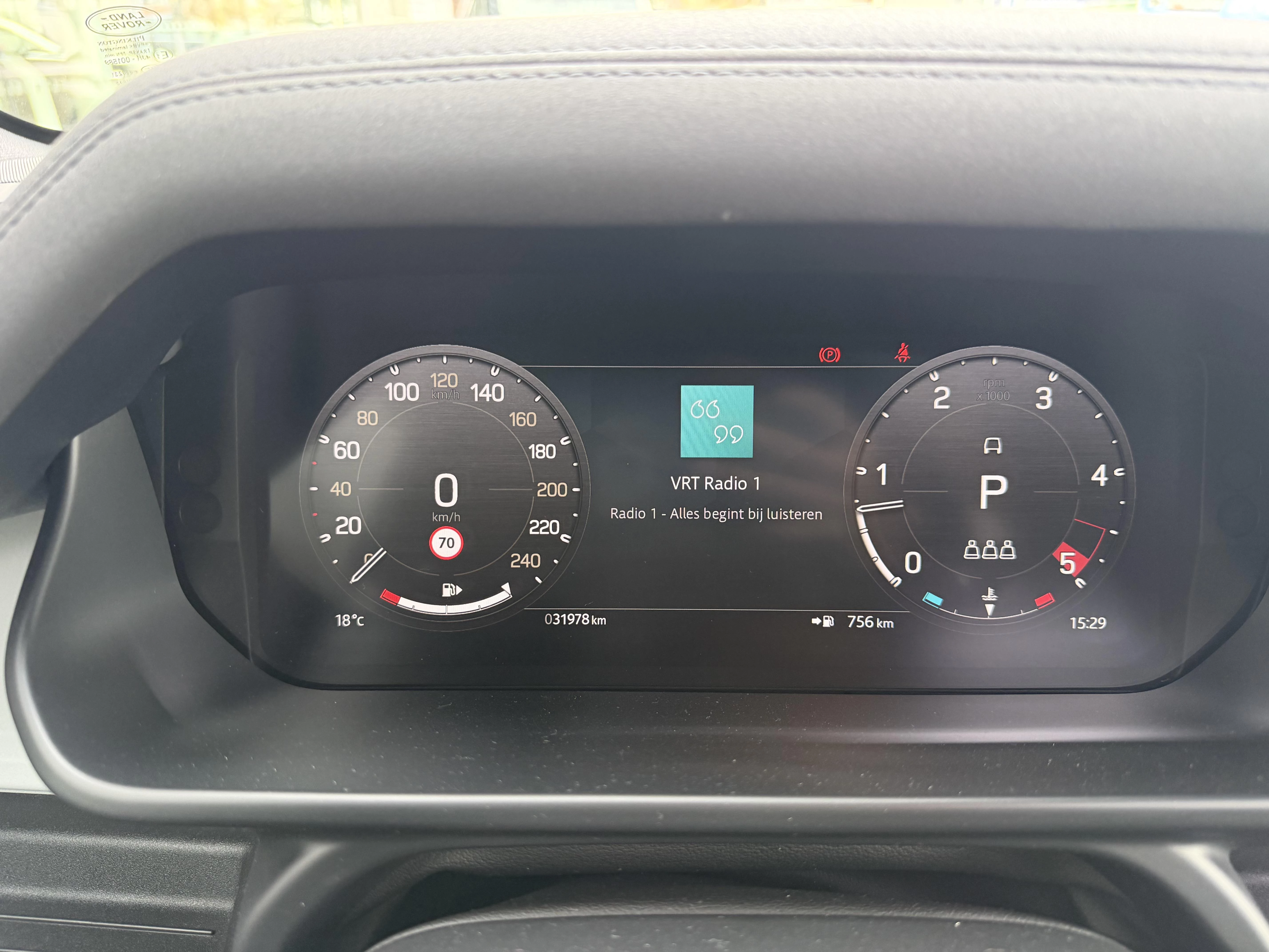 Land Rover Defender 110 D250 SE AWD