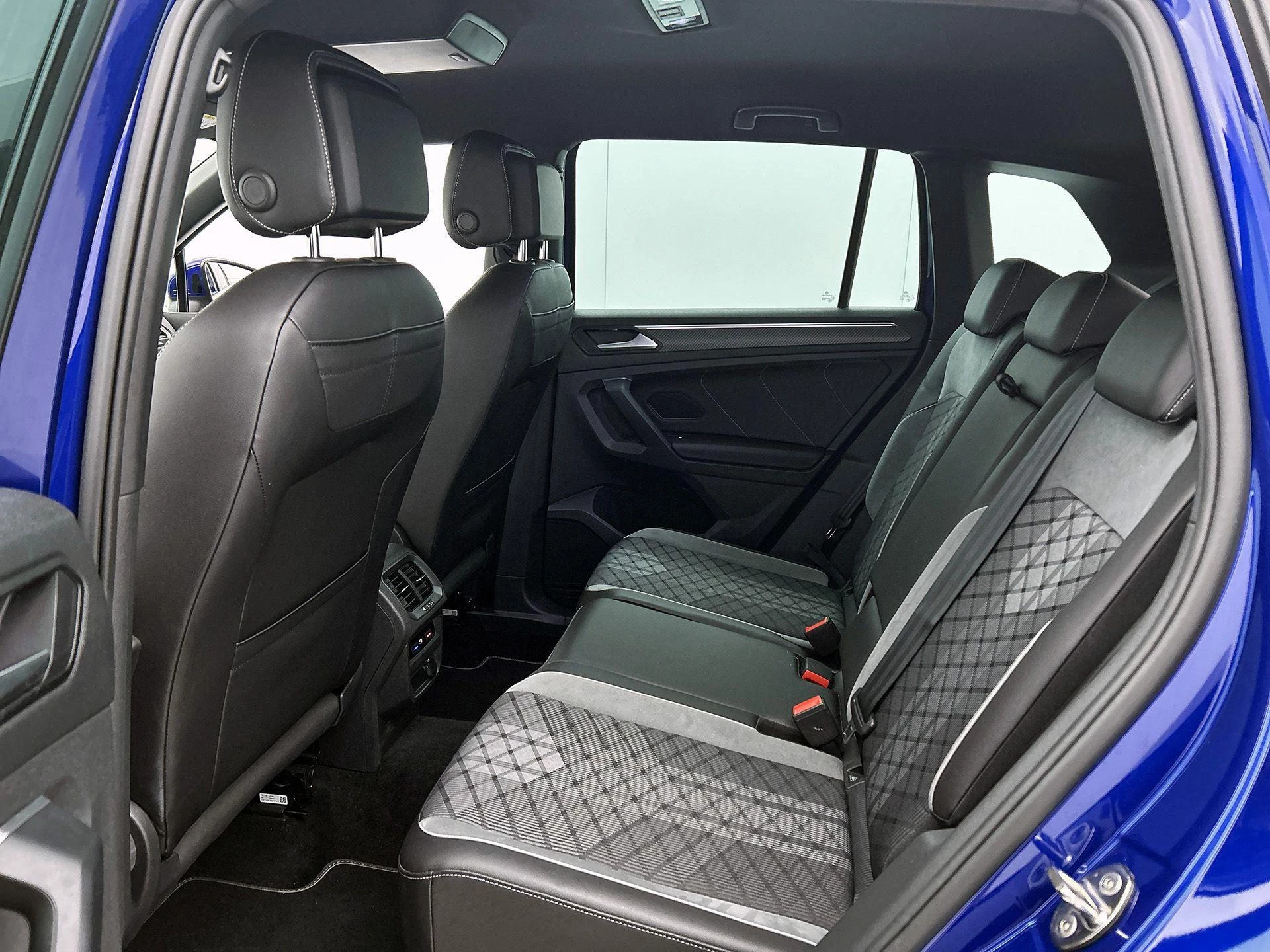Volkswagen-Tiguan-image-29