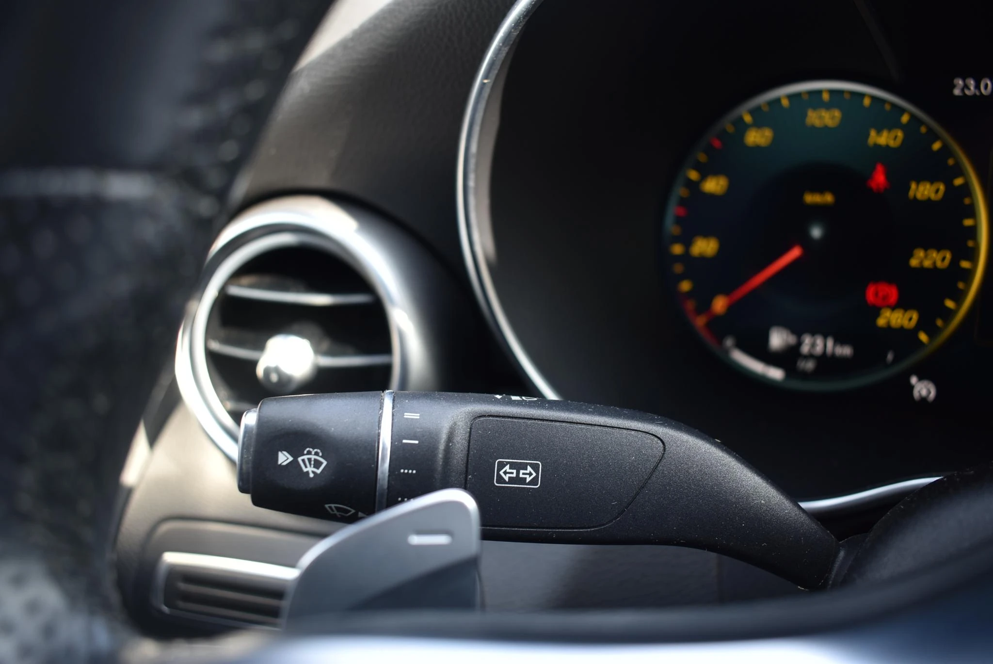 Mercedes-Benz-C-Klasse-image-21
