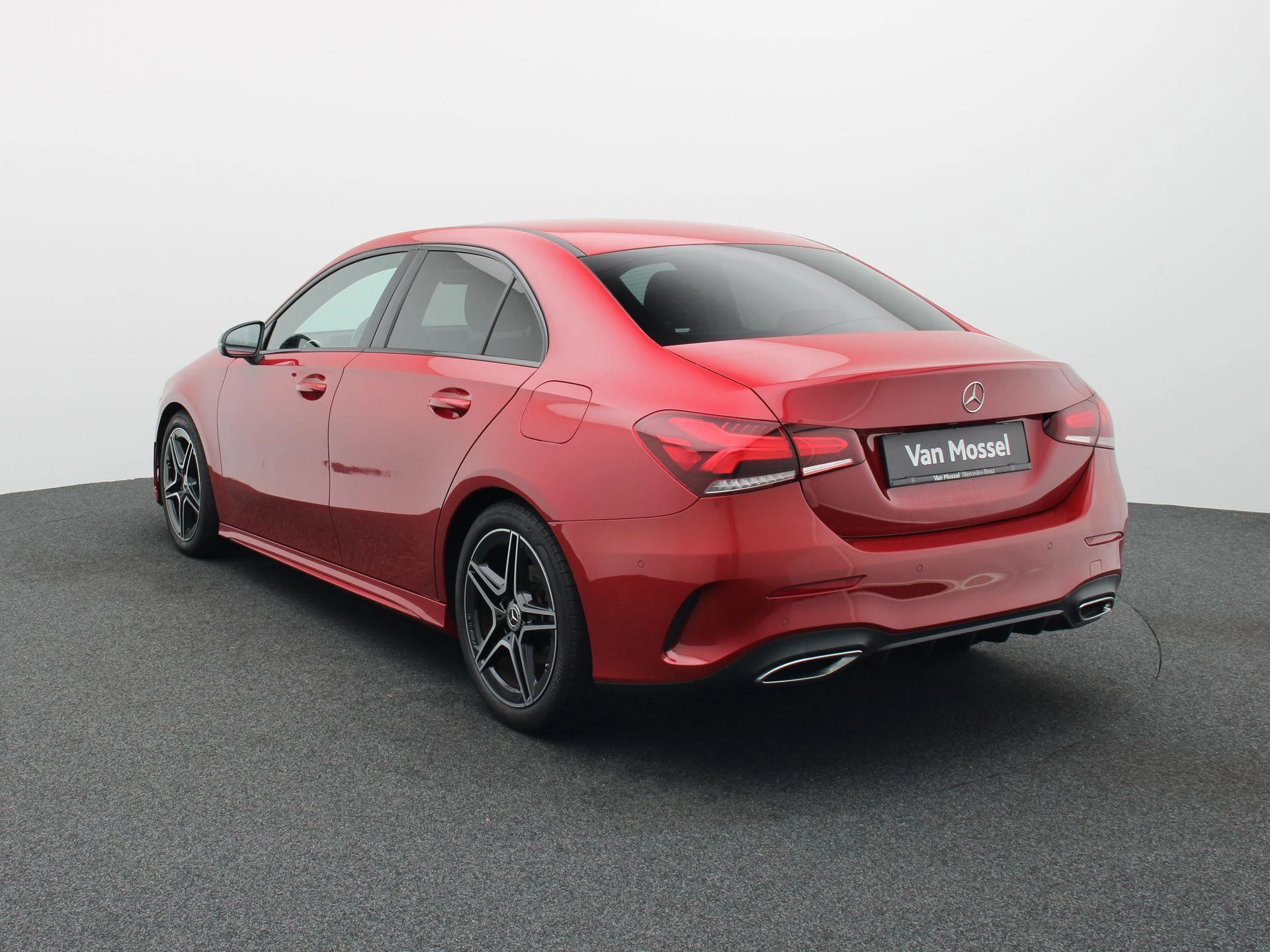 Mercedes-Benz Classe A 180 AMG Line Sedan + NIGHTPAKKET + LED + CAMERA +