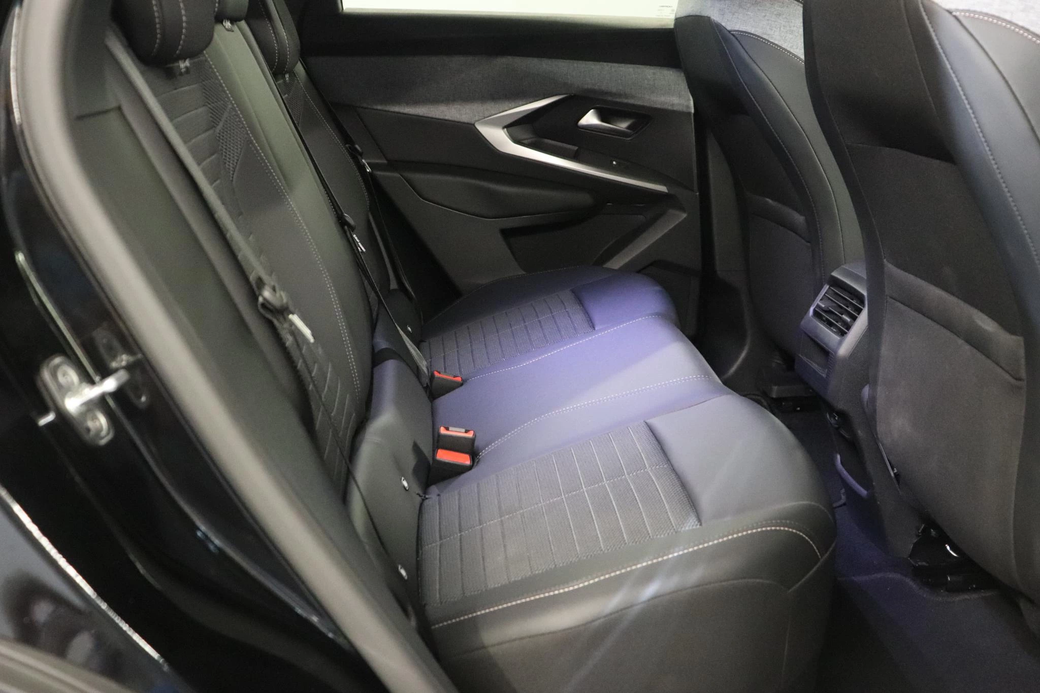 Peugeot-e-3008-image-18