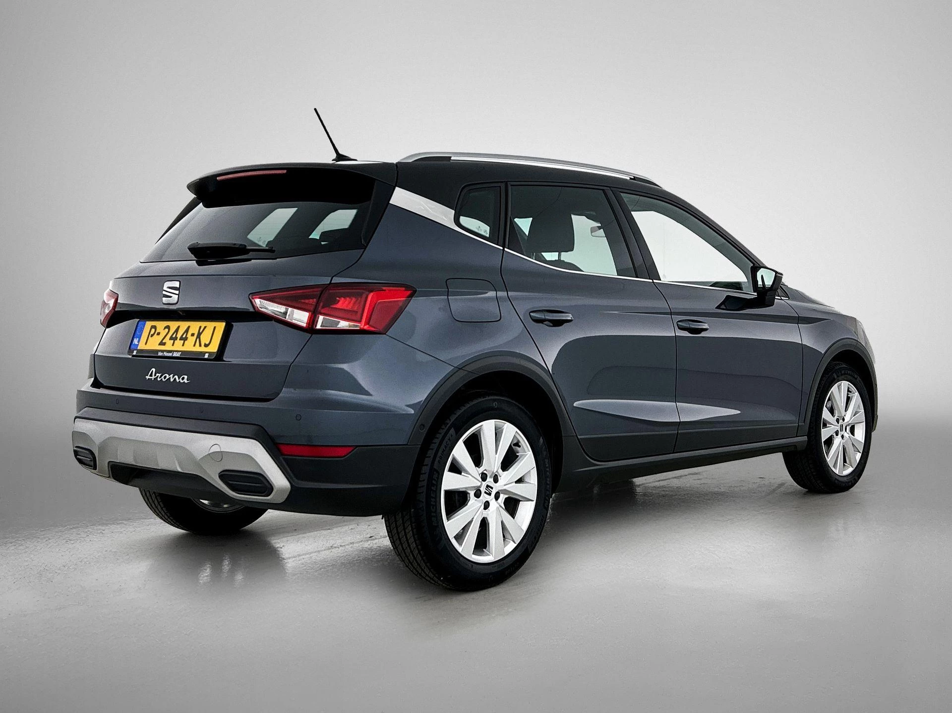 SEAT-Arona-image-3