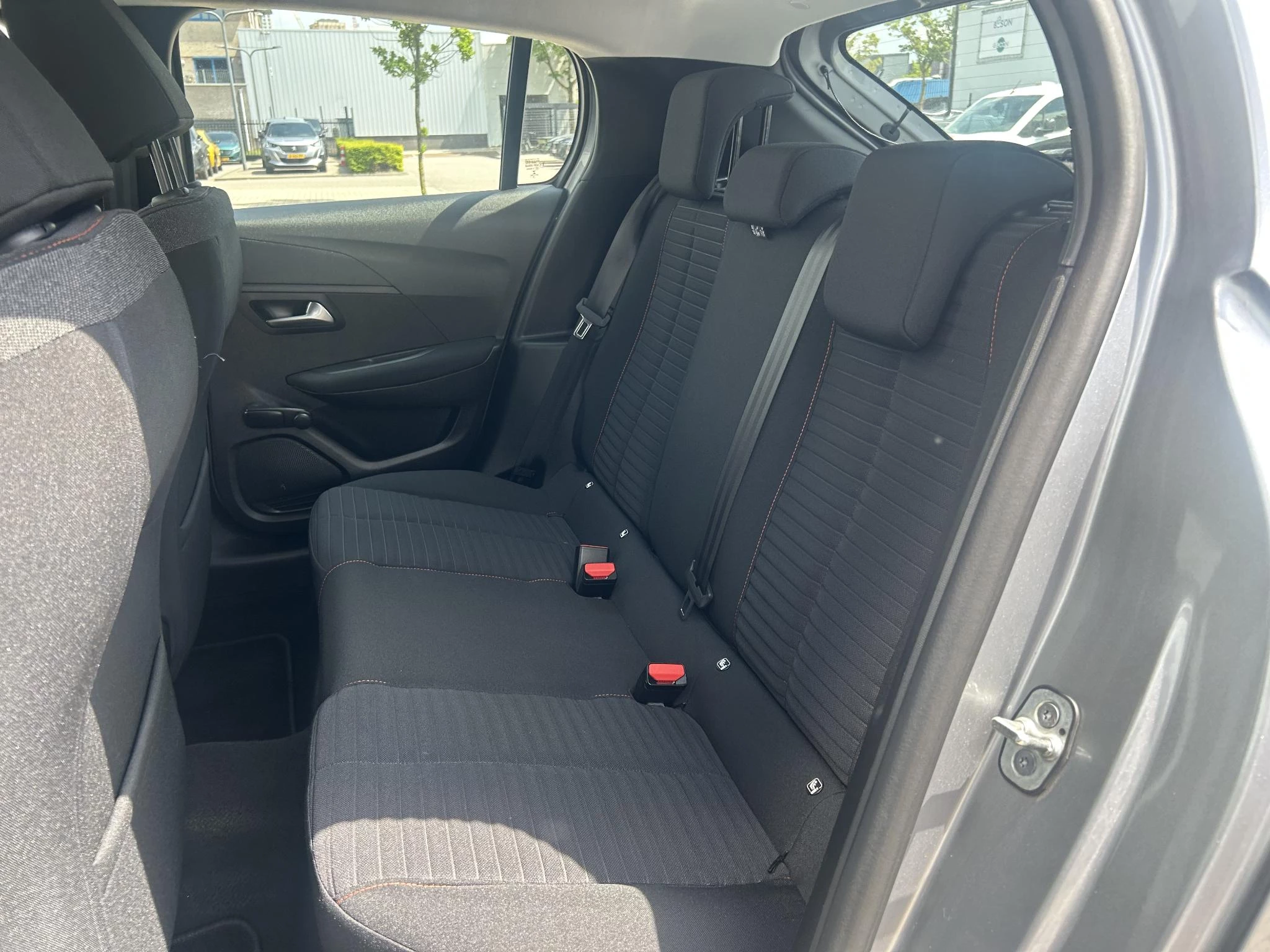 Peugeot-208-image-18