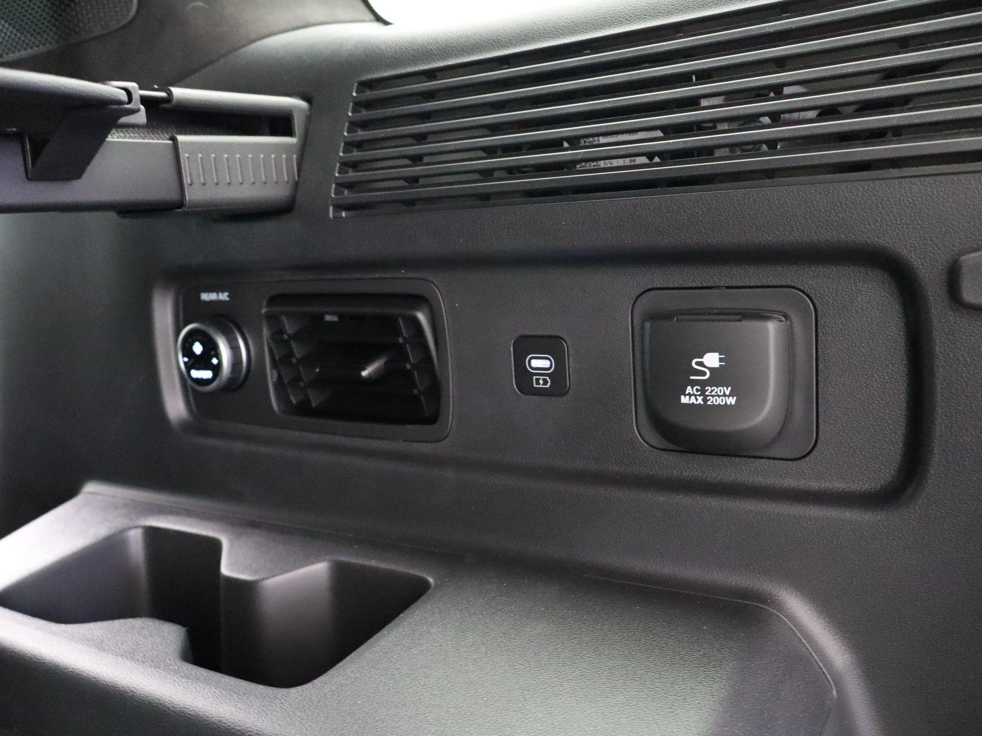 Hyundai-Santa Fe-image-31